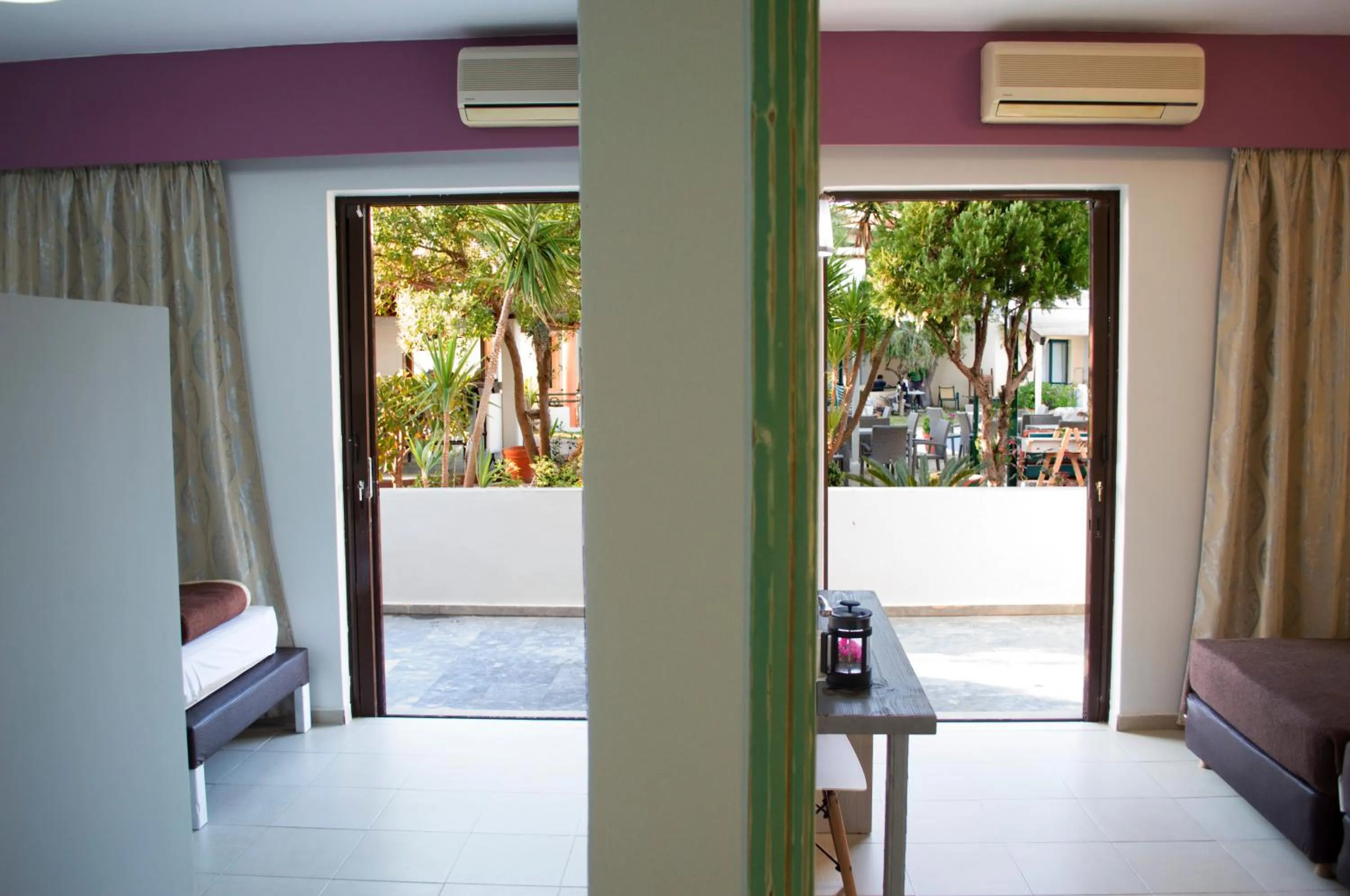 Living room in Nireas Hotel