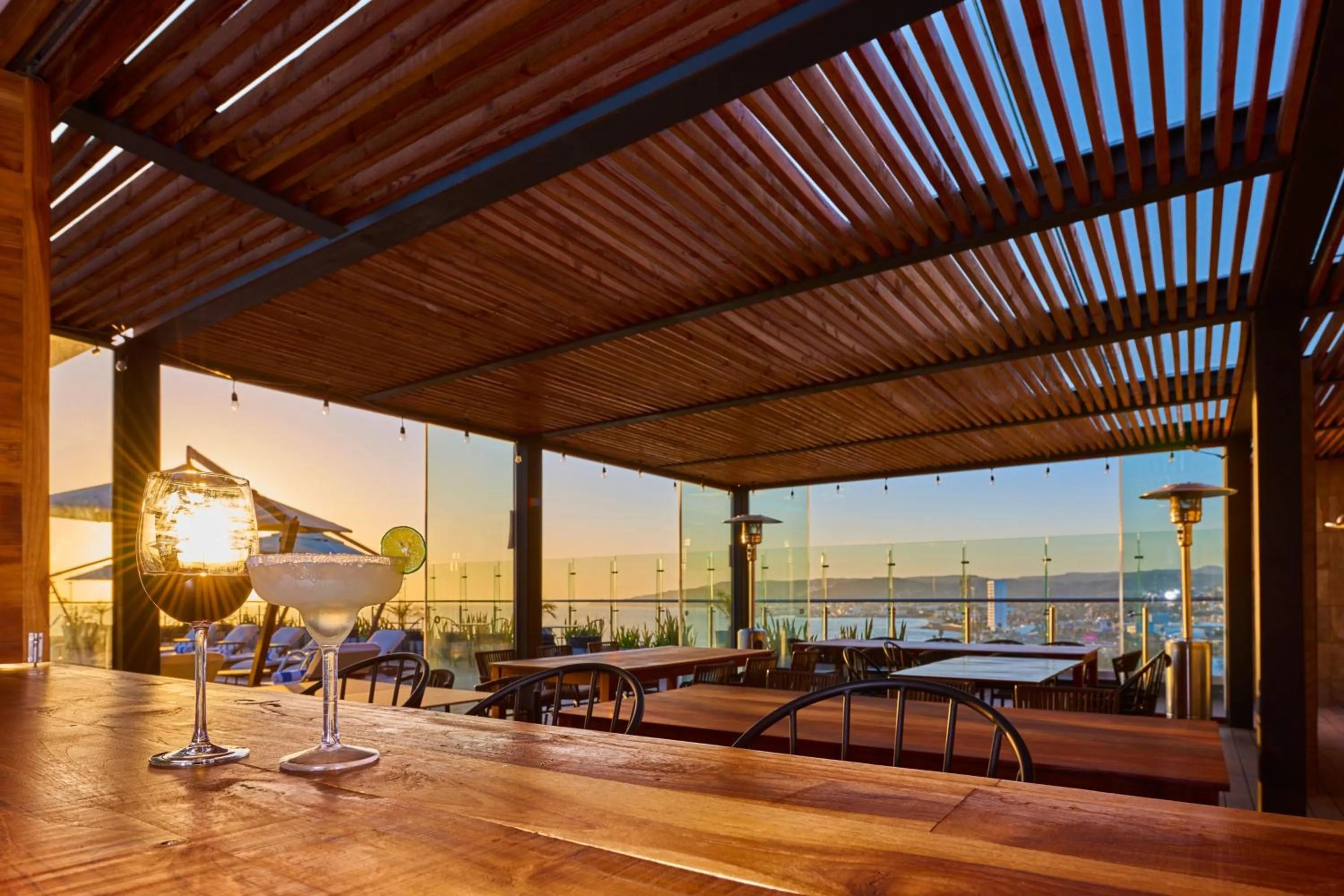 Lounge or bar in City Express Plus by Marriott Ensenada