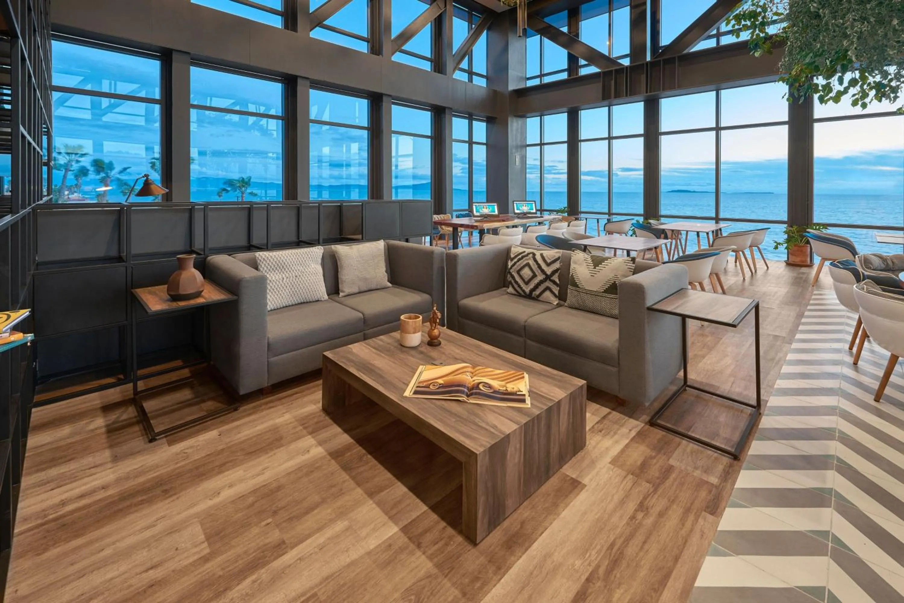 Lobby or reception in City Express Plus by Marriott Ensenada