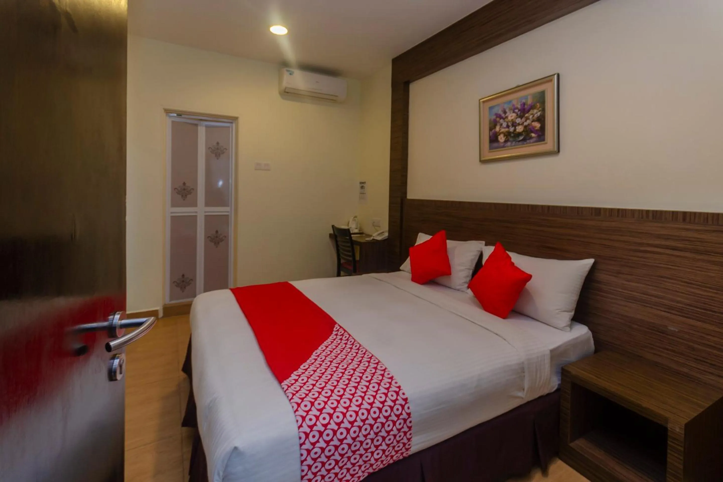 Bedroom, Bed in Hotel O The Vintage Hotel