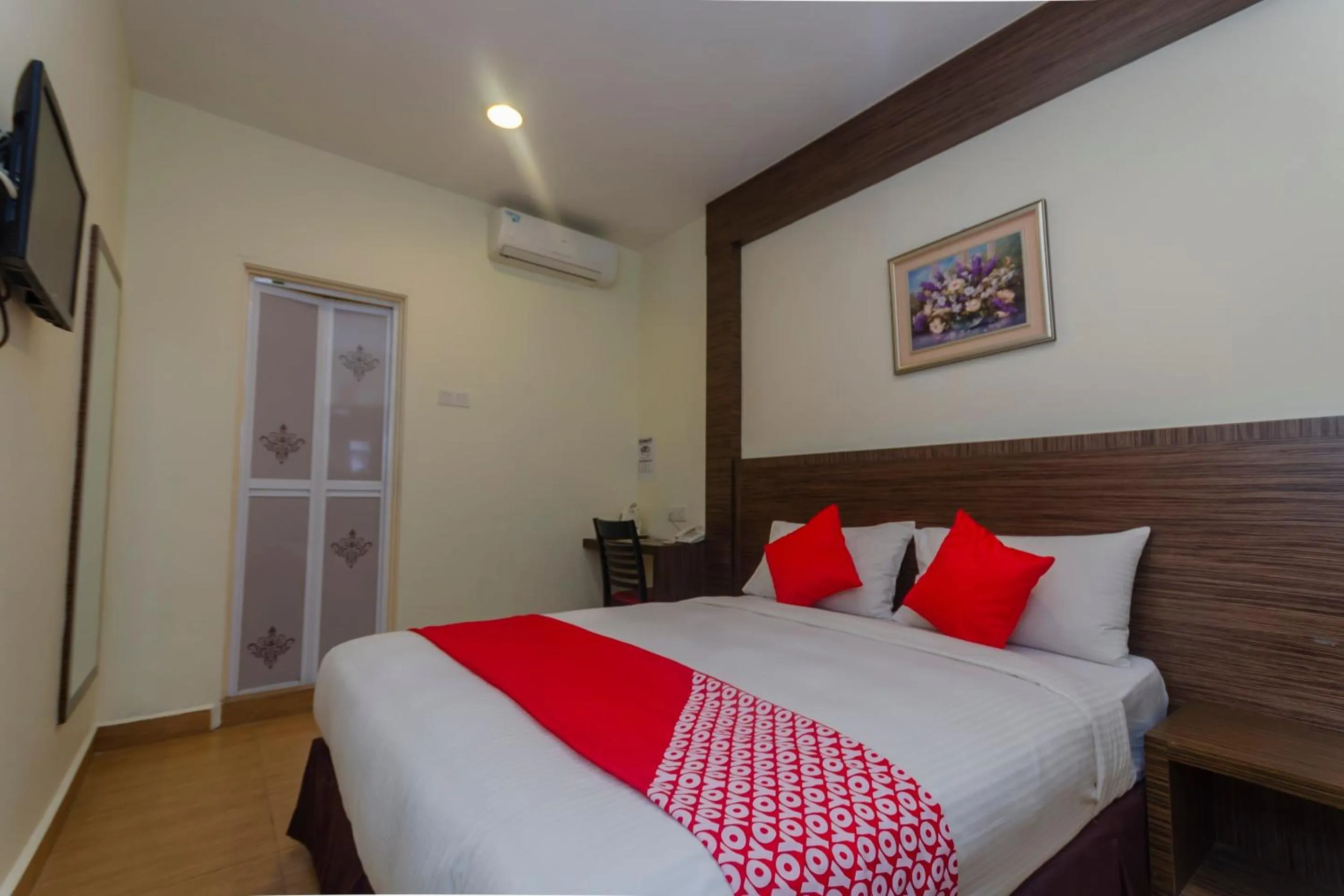 Bedroom, Bed in Hotel O The Vintage Hotel