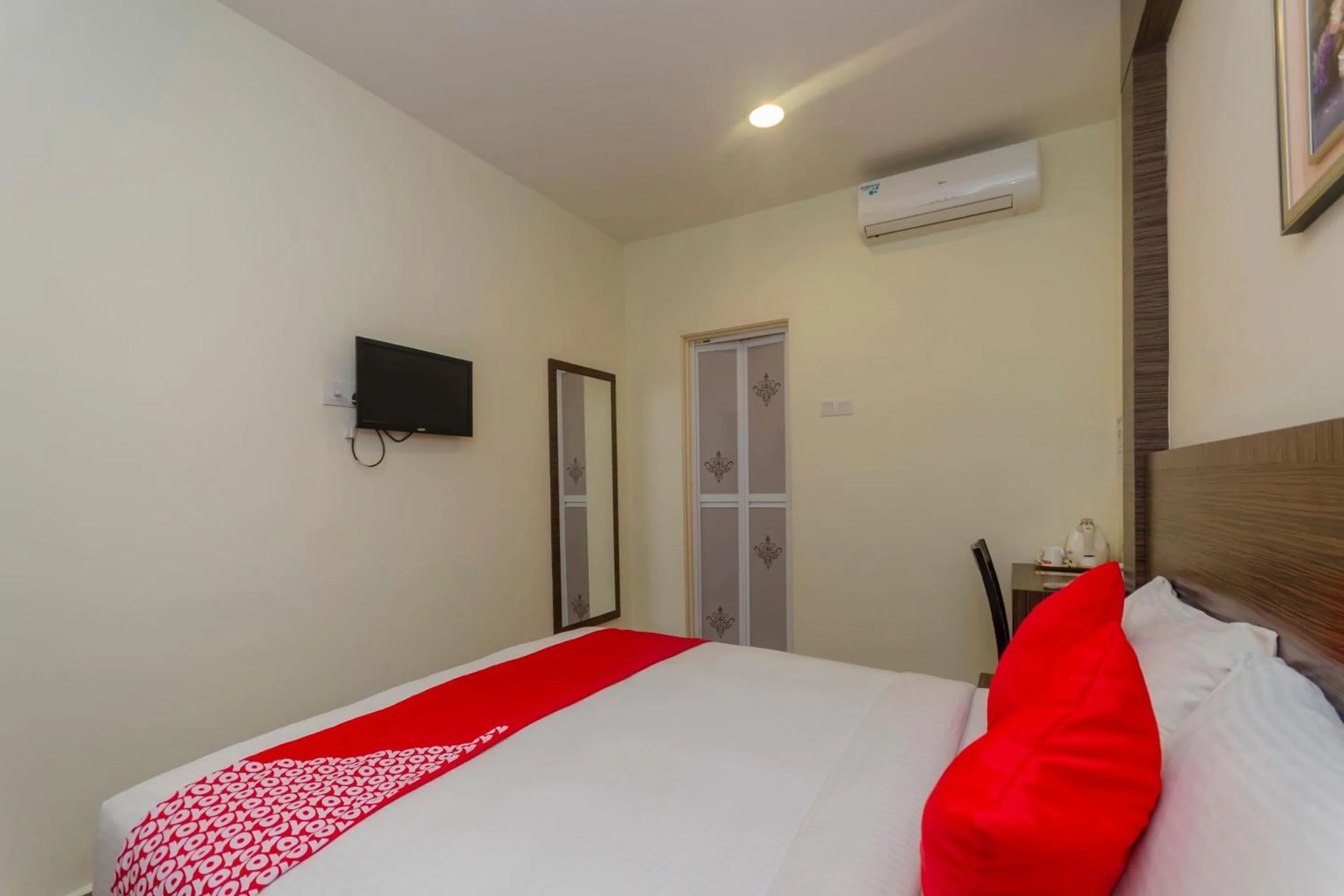 Bedroom, Bed in Hotel O The Vintage Hotel