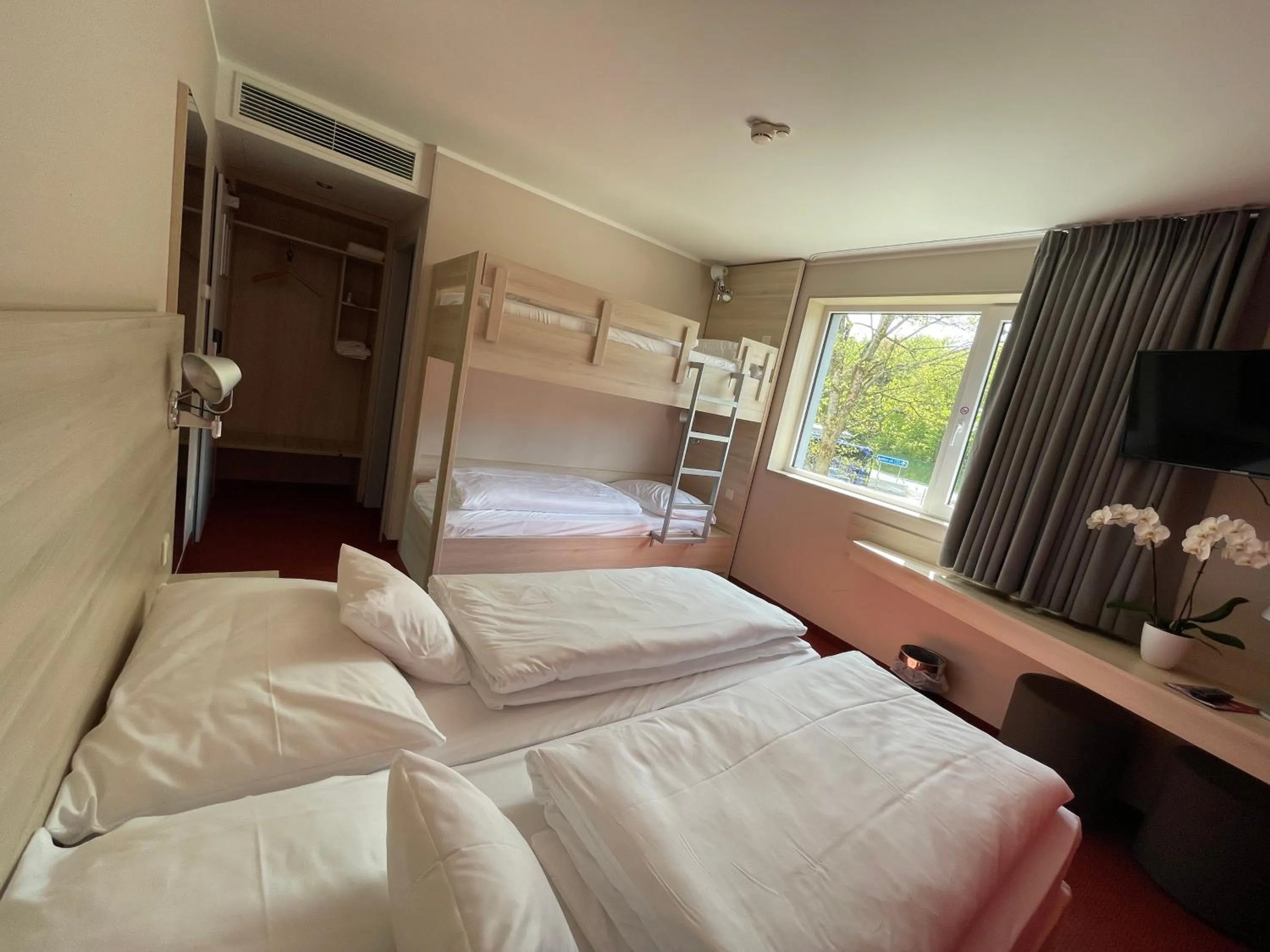 Bedroom, Bed in Serways Hotel Spessart