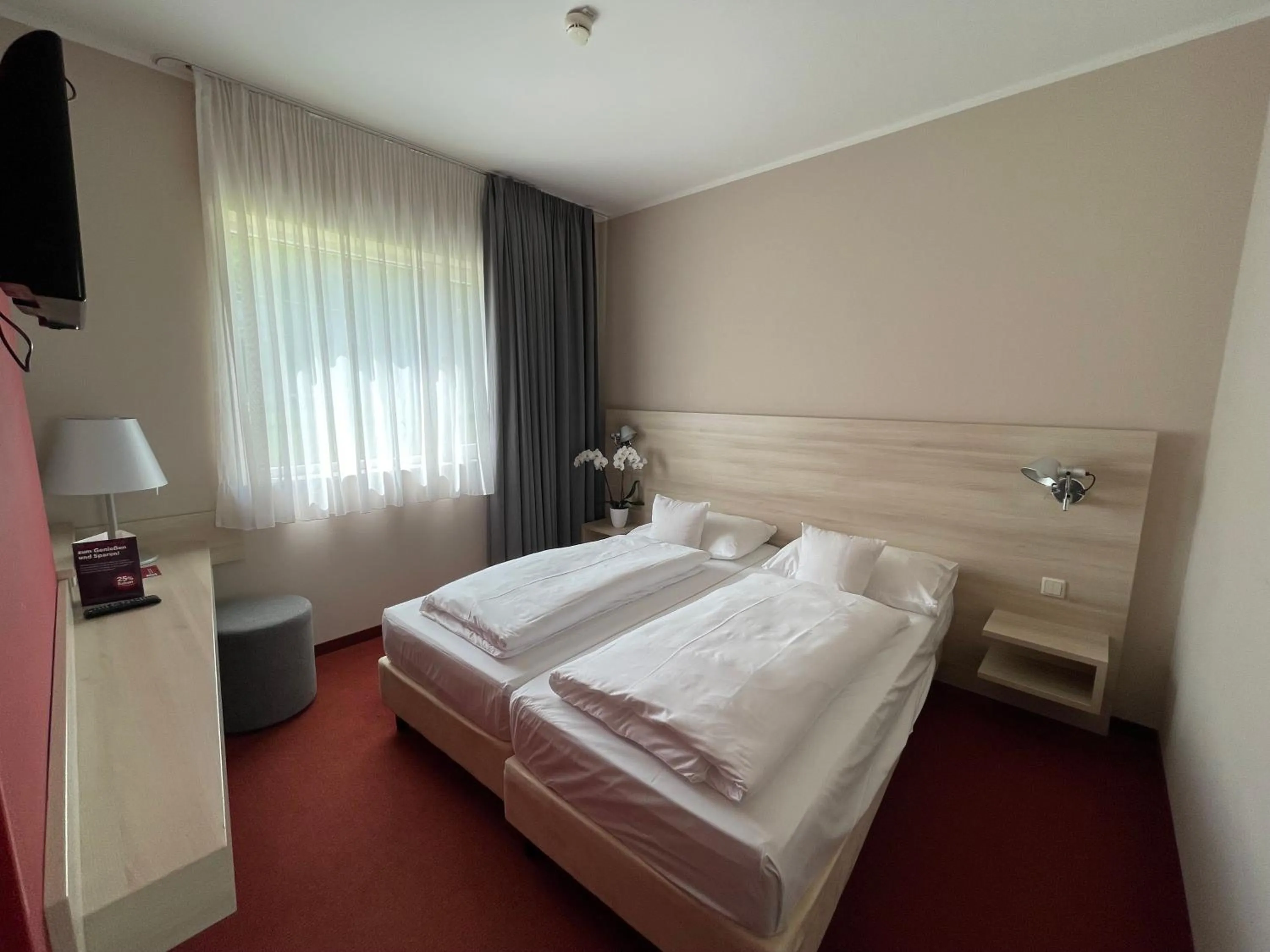 Photo of the whole room, Bed in Serways Hotel Spessart