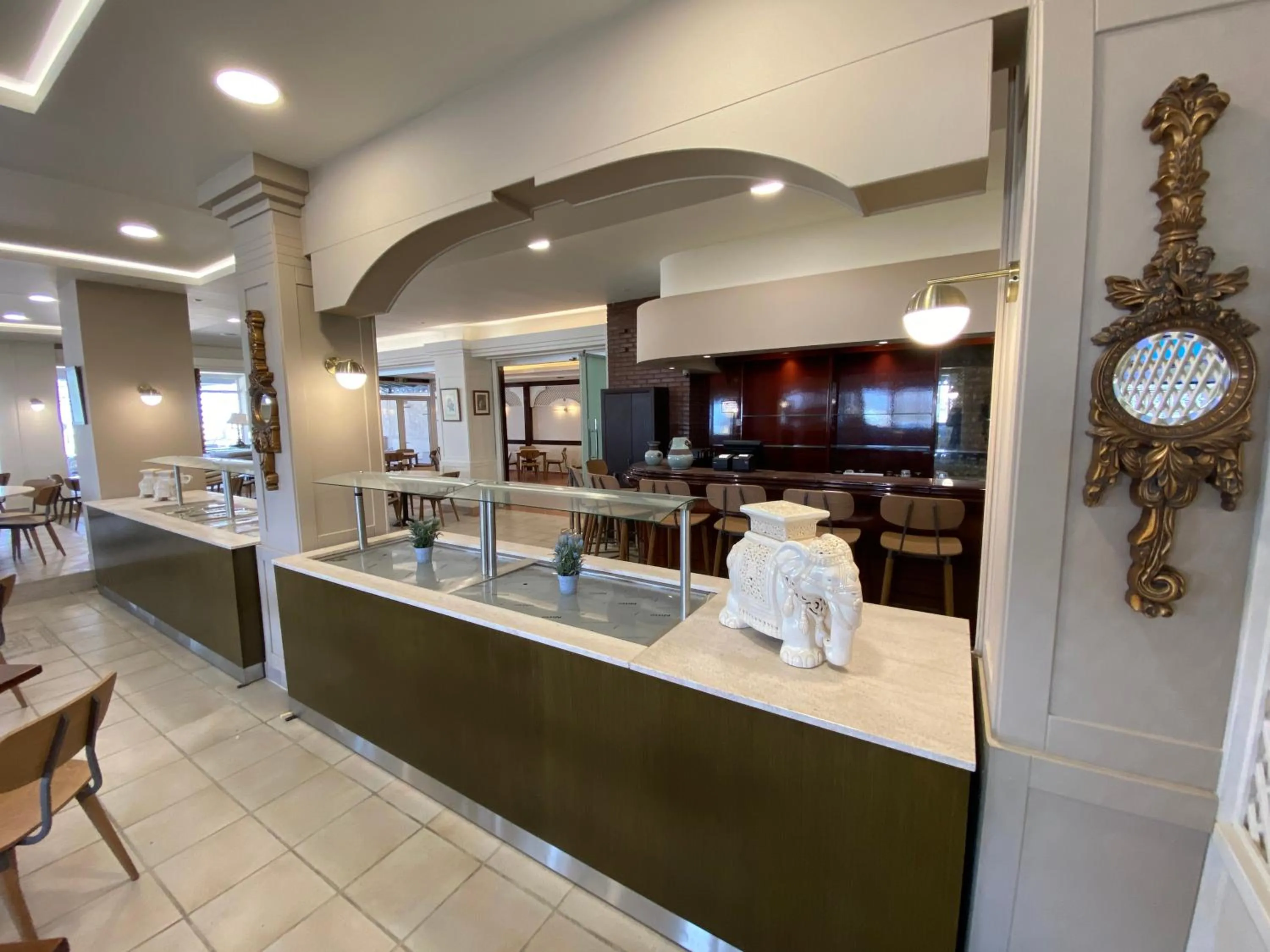 Restaurant/places to eat in Hotel Platon Beach