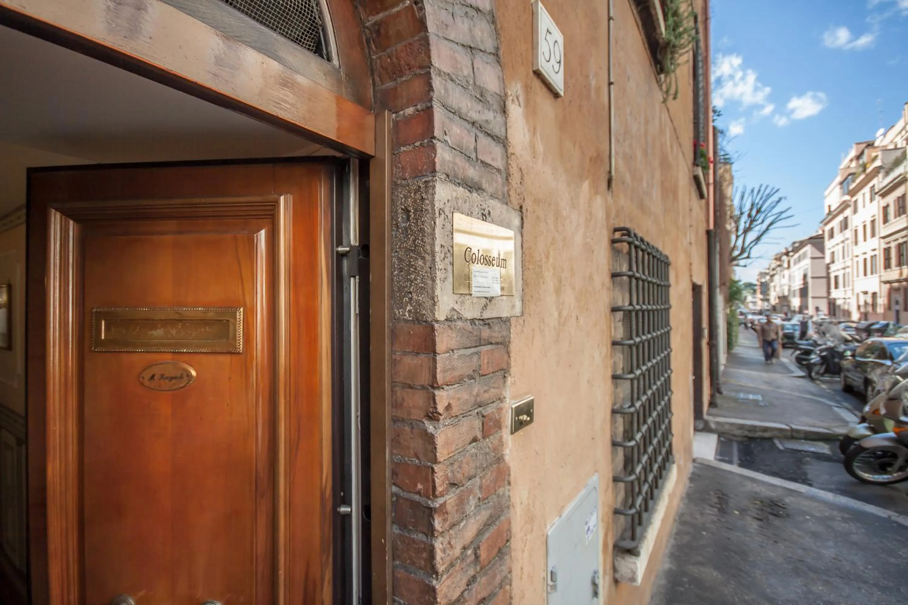 Facade/entrance in Colosseum B