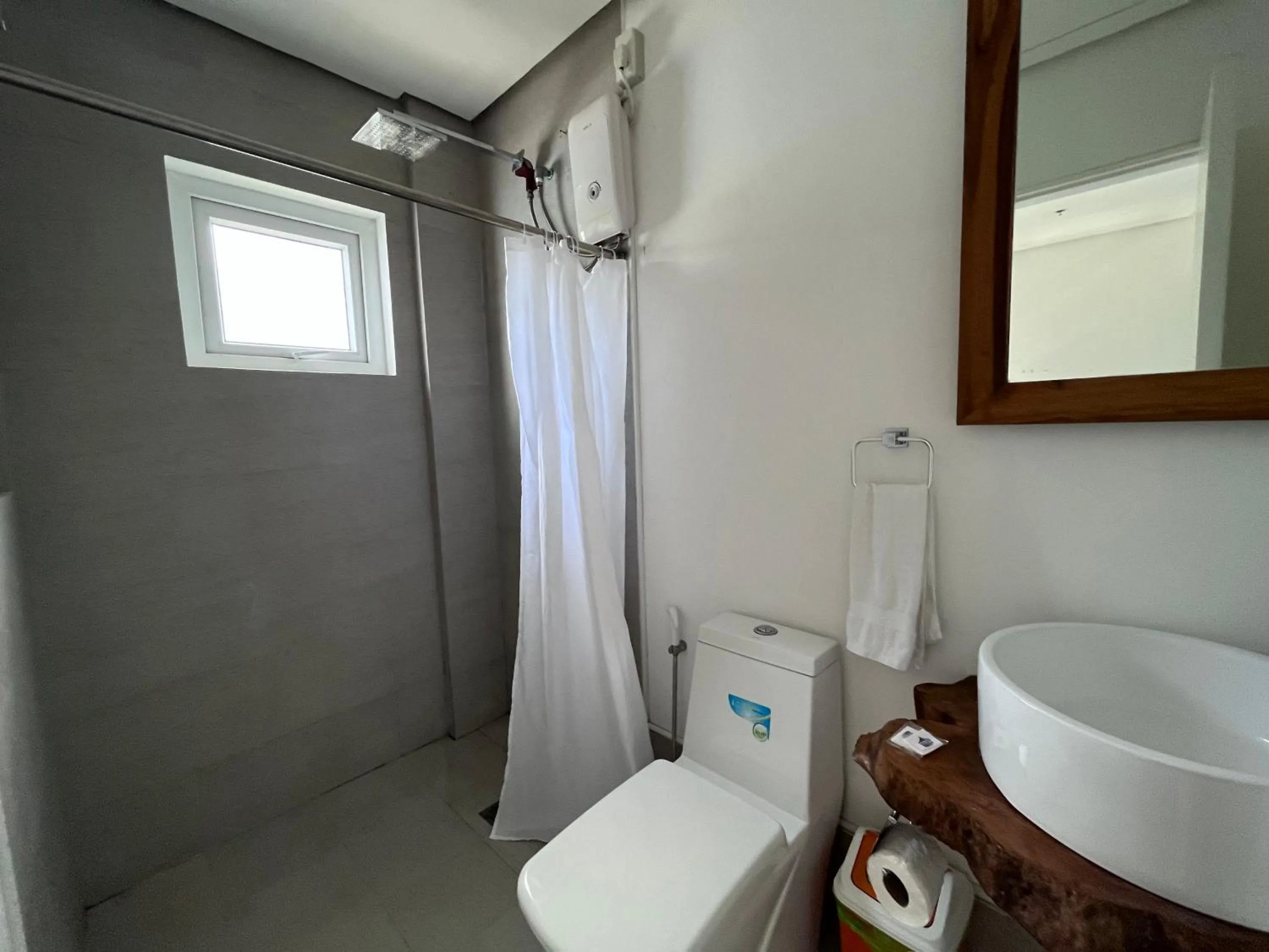 Shower in Blue Lagoon Inn & Suites