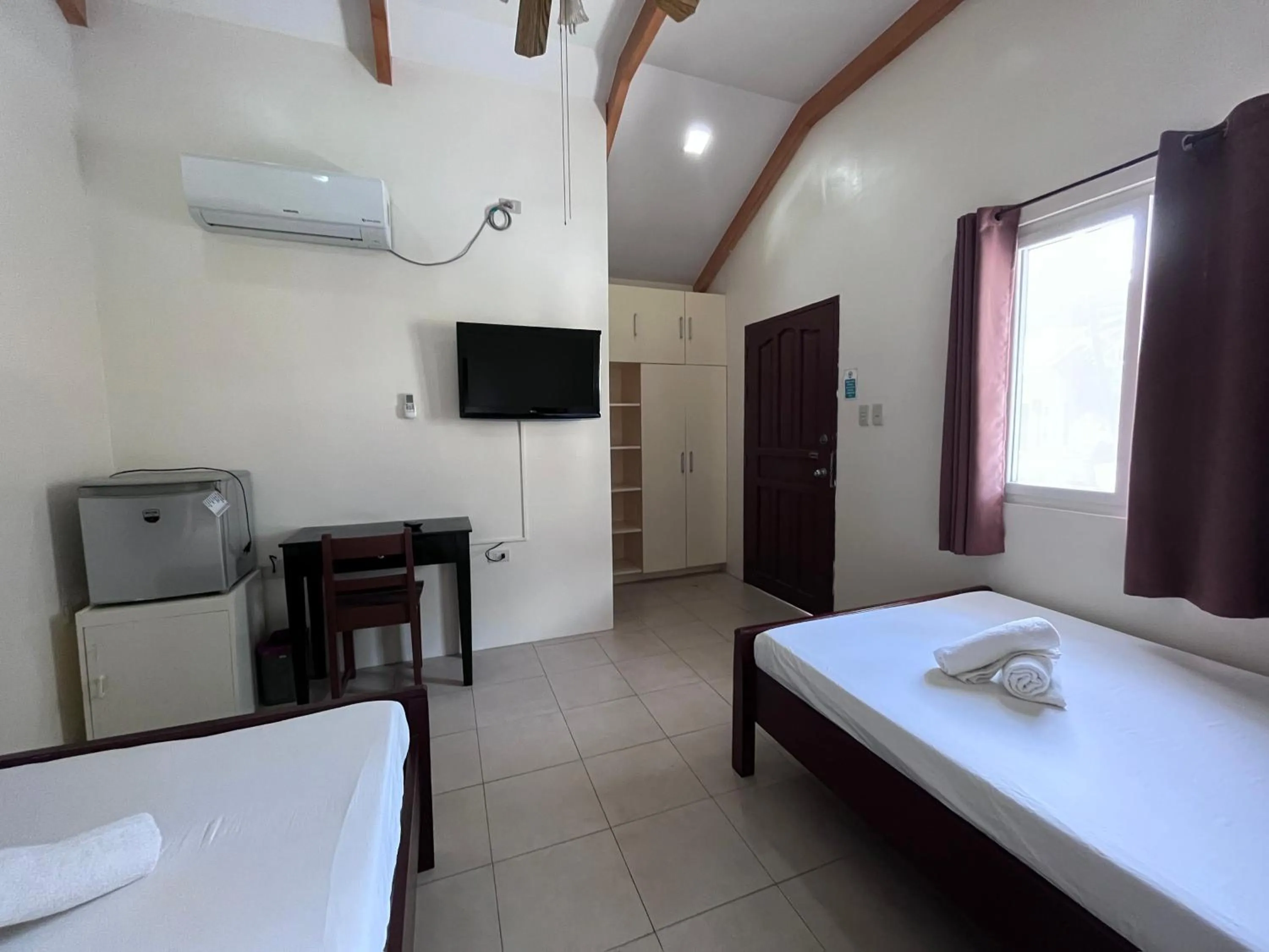 Bedroom, Bed in Blue Lagoon Inn & Suites