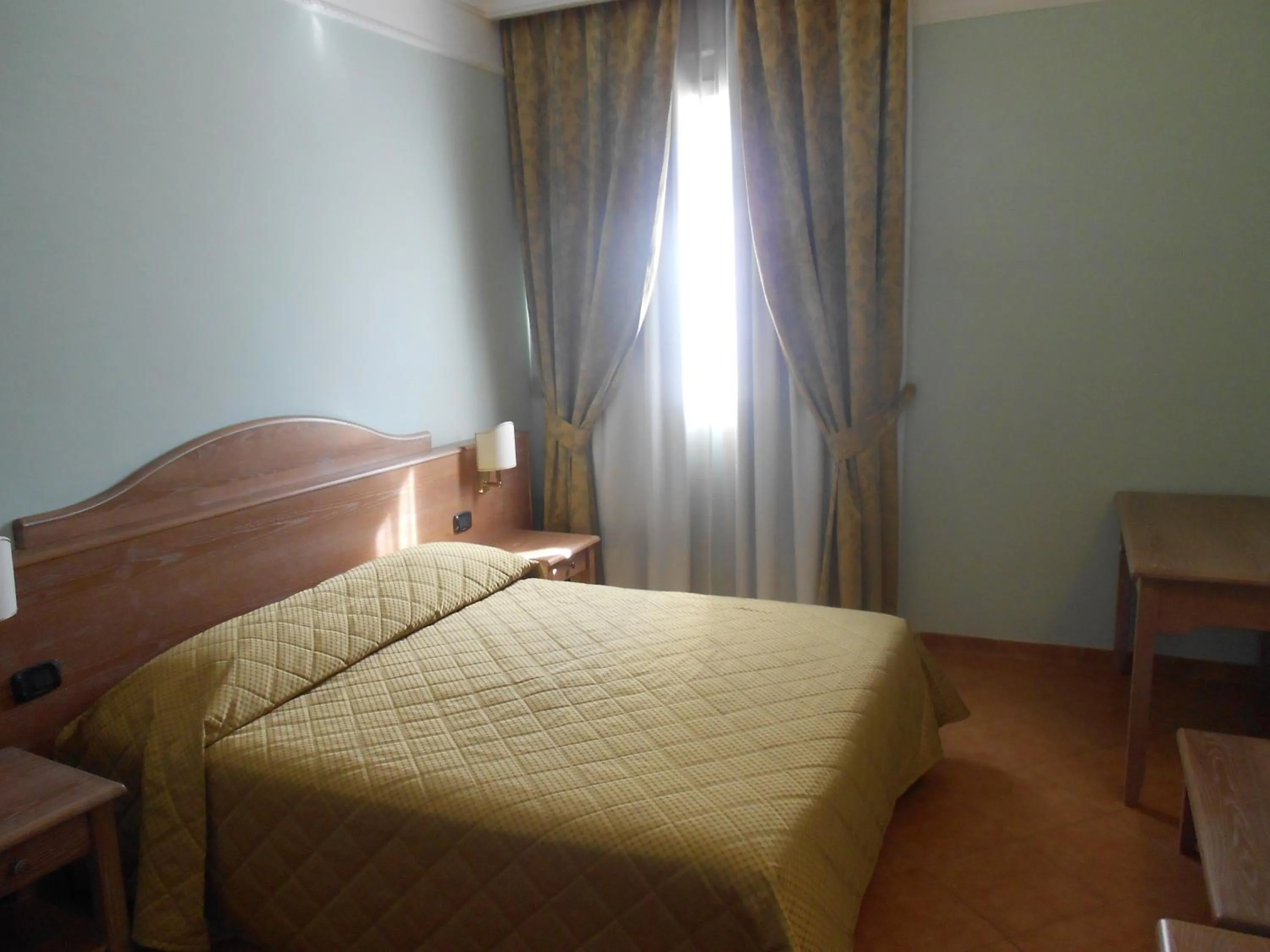 Day, Bed in Grand Hotel Pavone