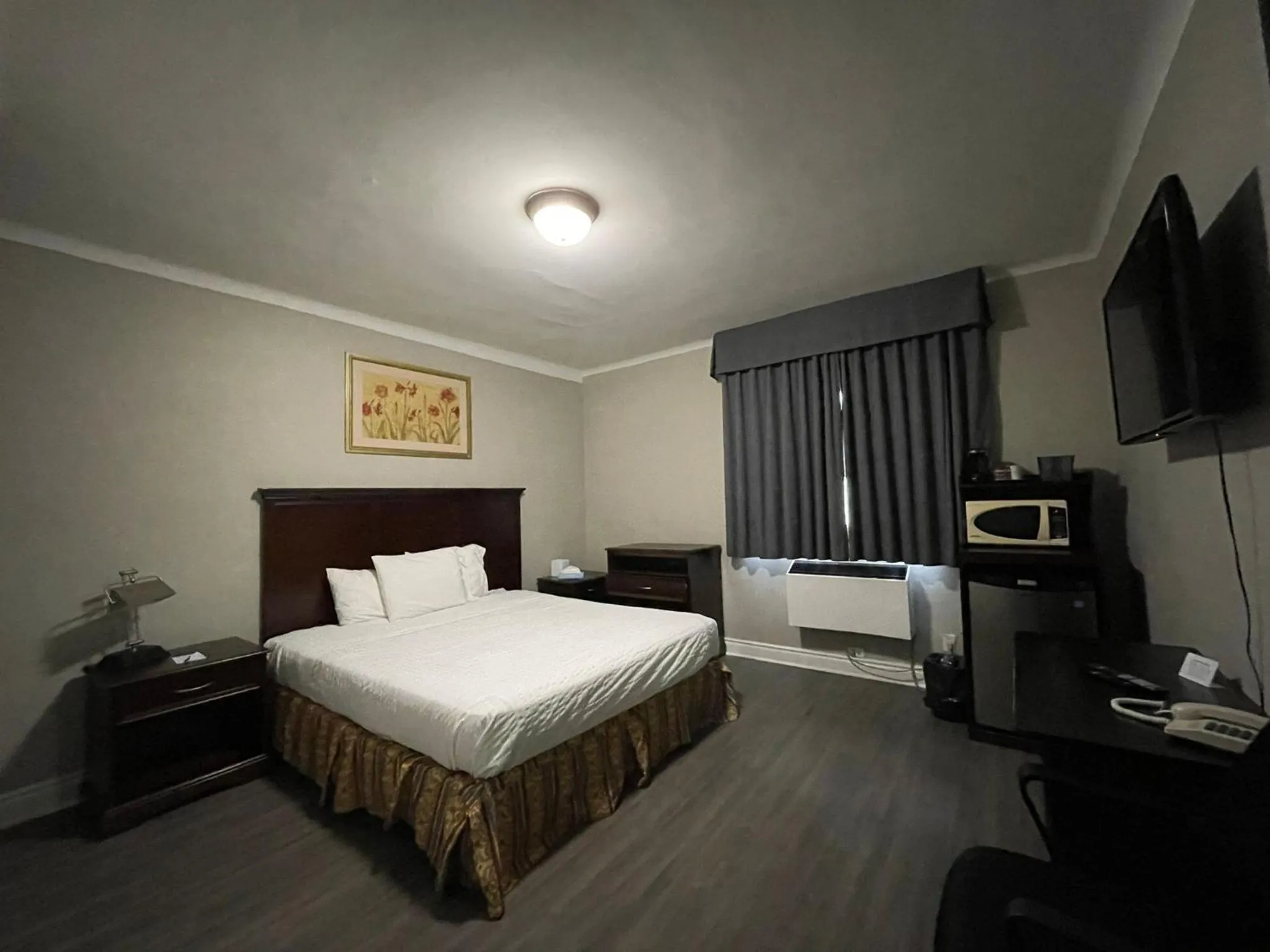 Bedroom, Bed in Travelodge by Wyndham London Ontario