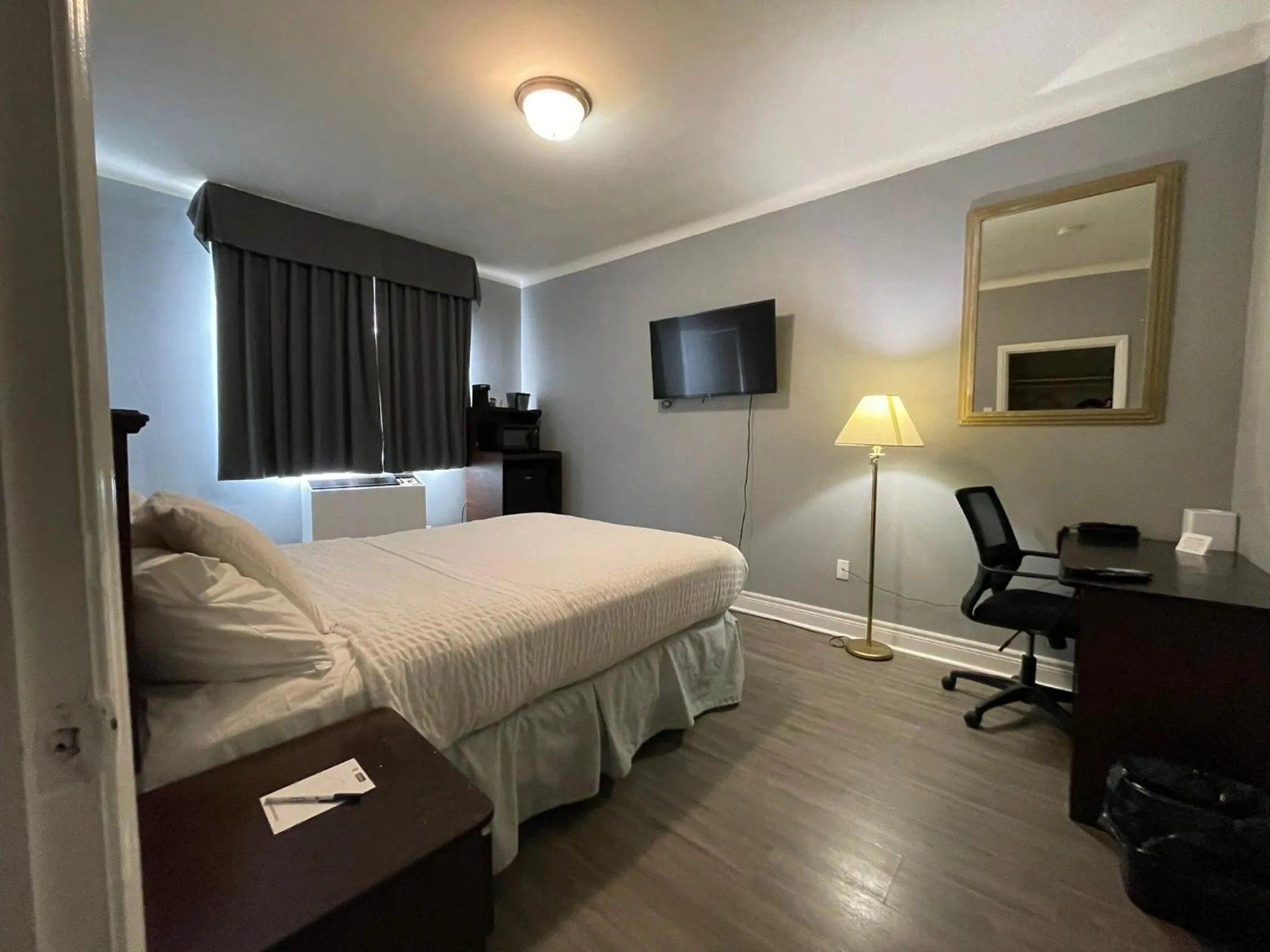 Bedroom, Bed in Travelodge by Wyndham London Ontario