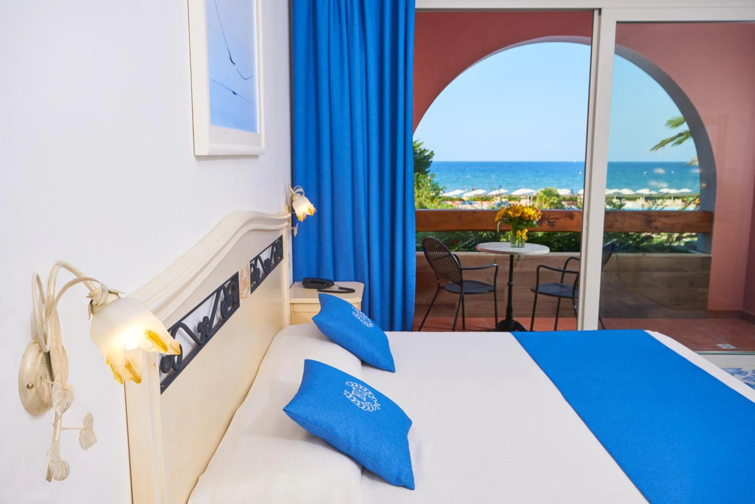 Balcony/Terrace, Bed in Hotel Del Golfo