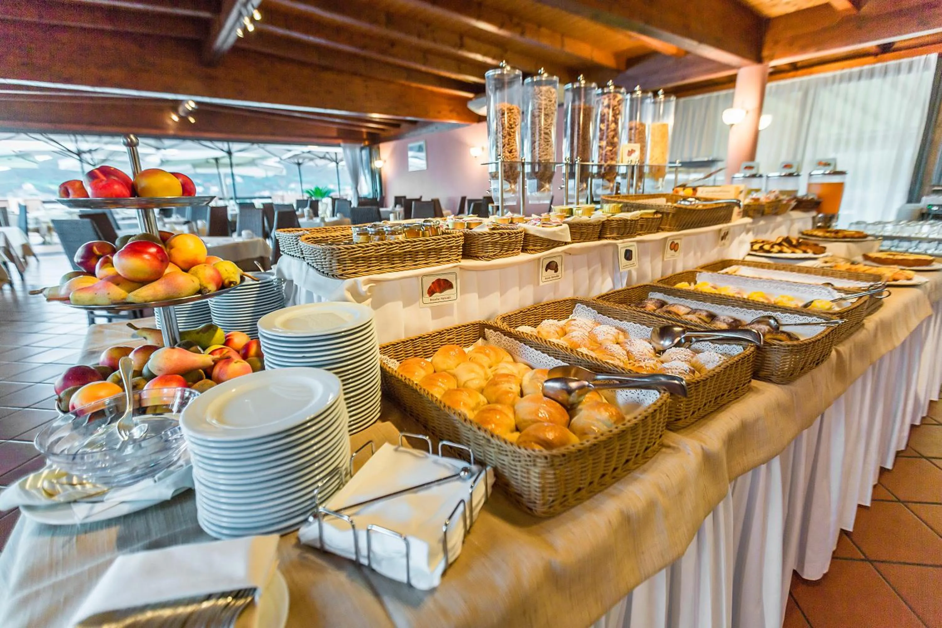 Buffet breakfast in Hotel Del Golfo