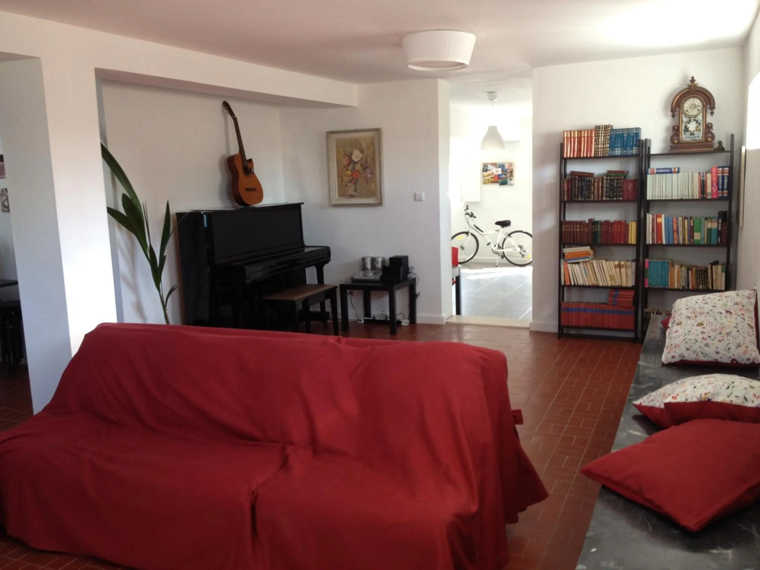 Lounge or bar in AirPorto Hostel