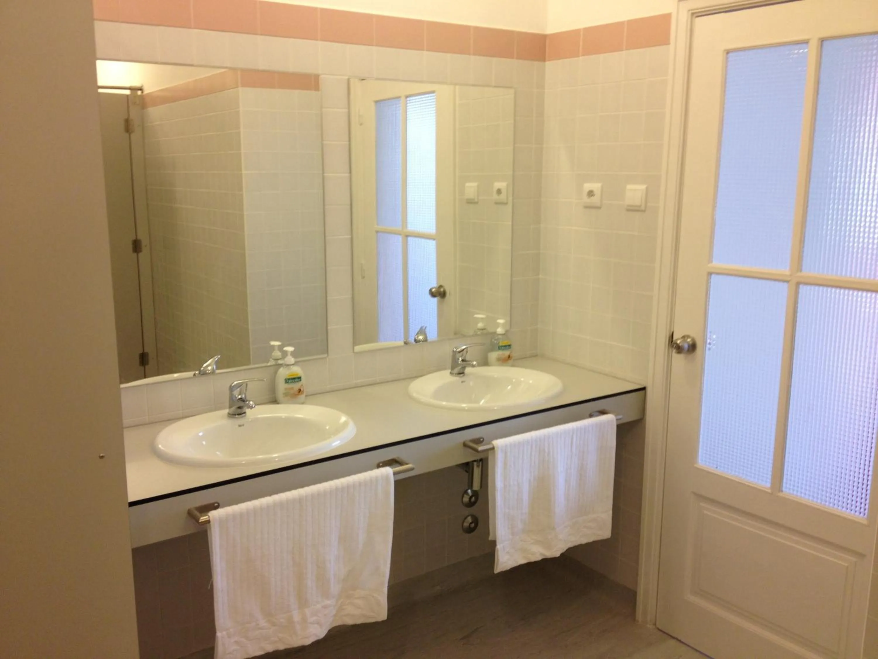 Bathroom in AirPorto Hostel