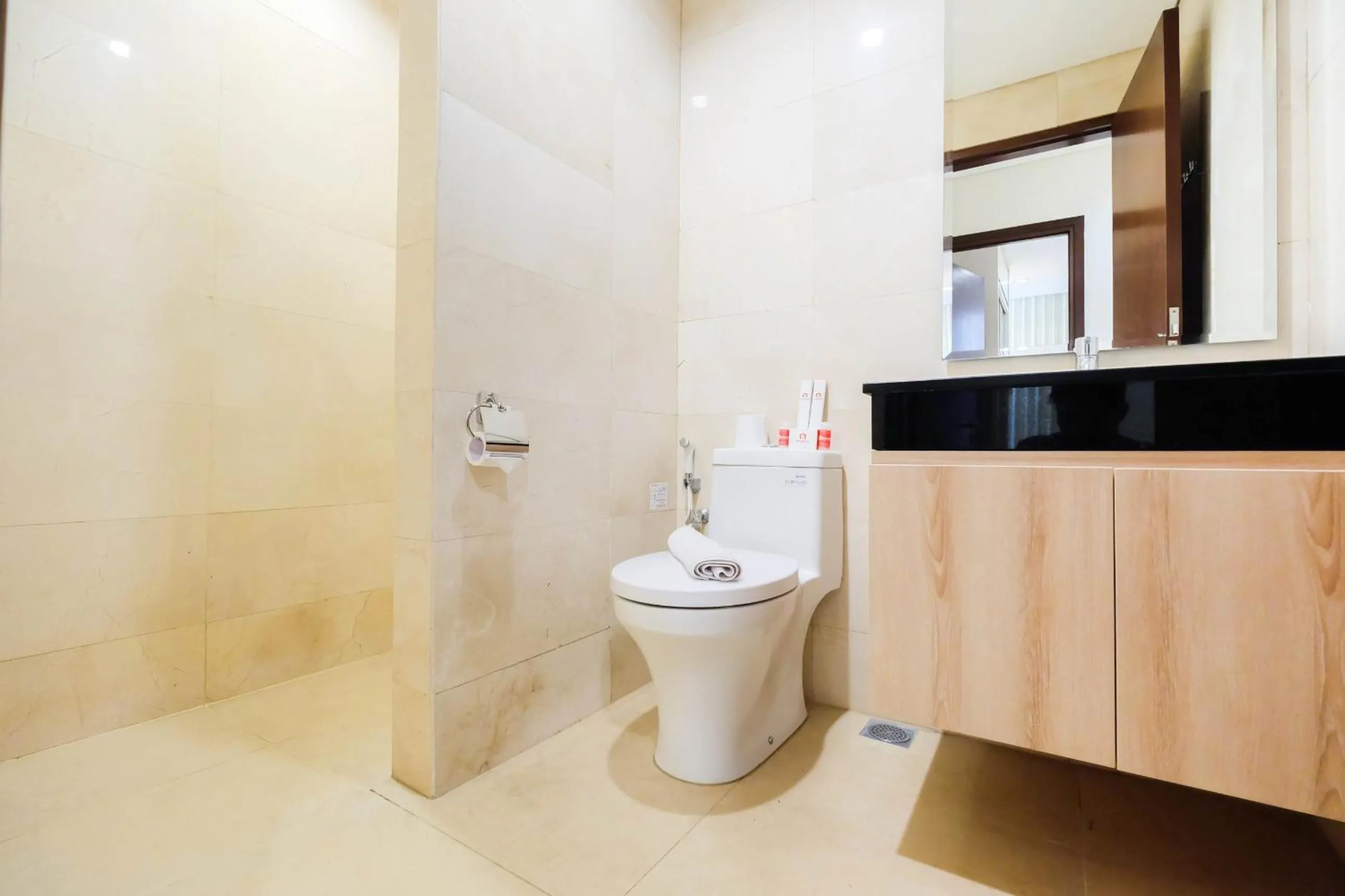 2BR Cozy and Modern L'Avenue Apartment By Travelio