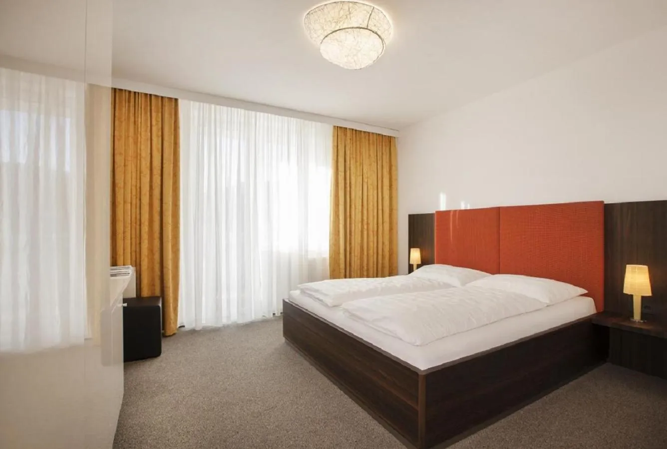 Landmark view, Bed in TAUROA Schönberghof Spielberg