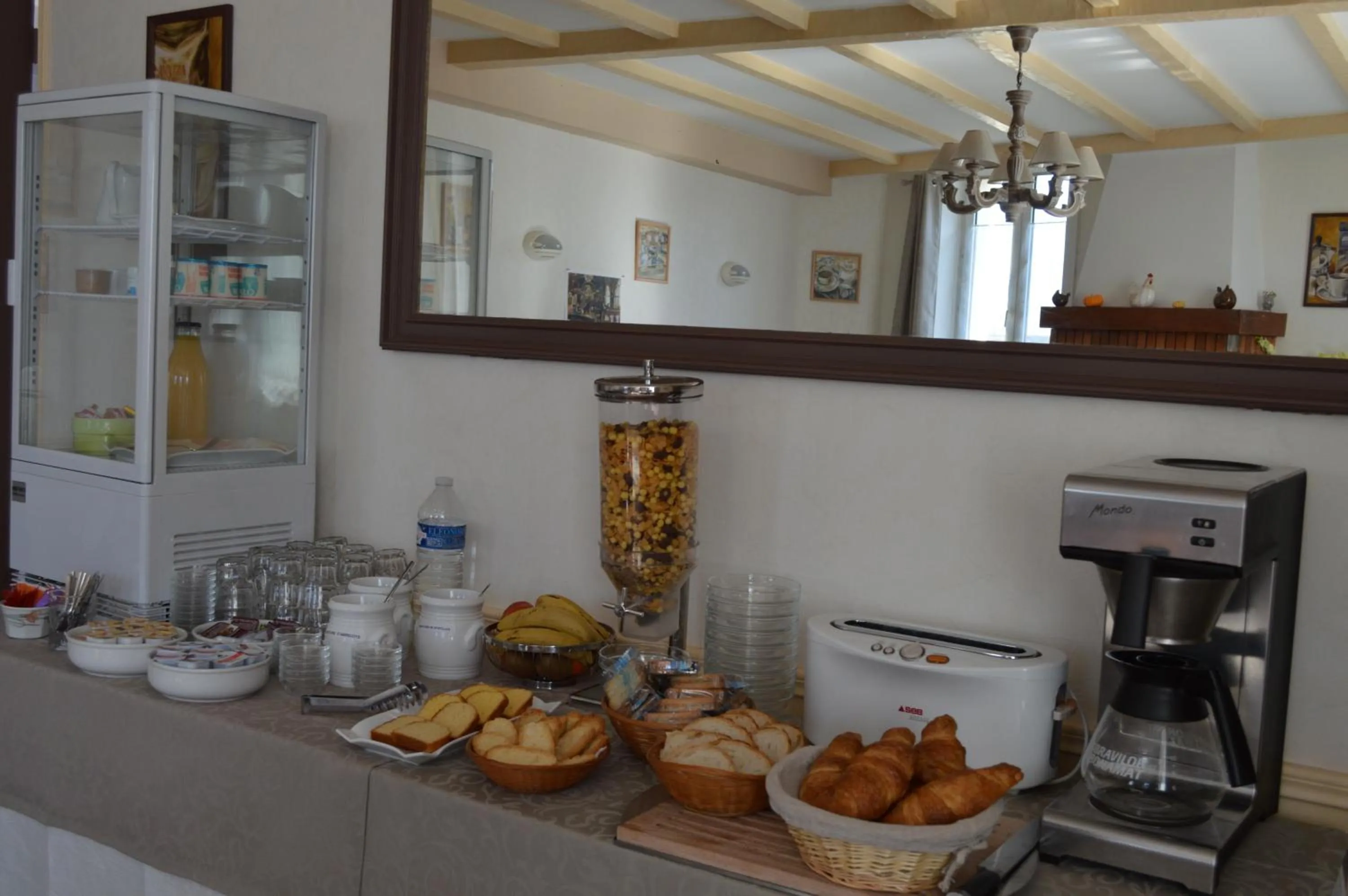 Food in Logis Hôtel Le Bretagne