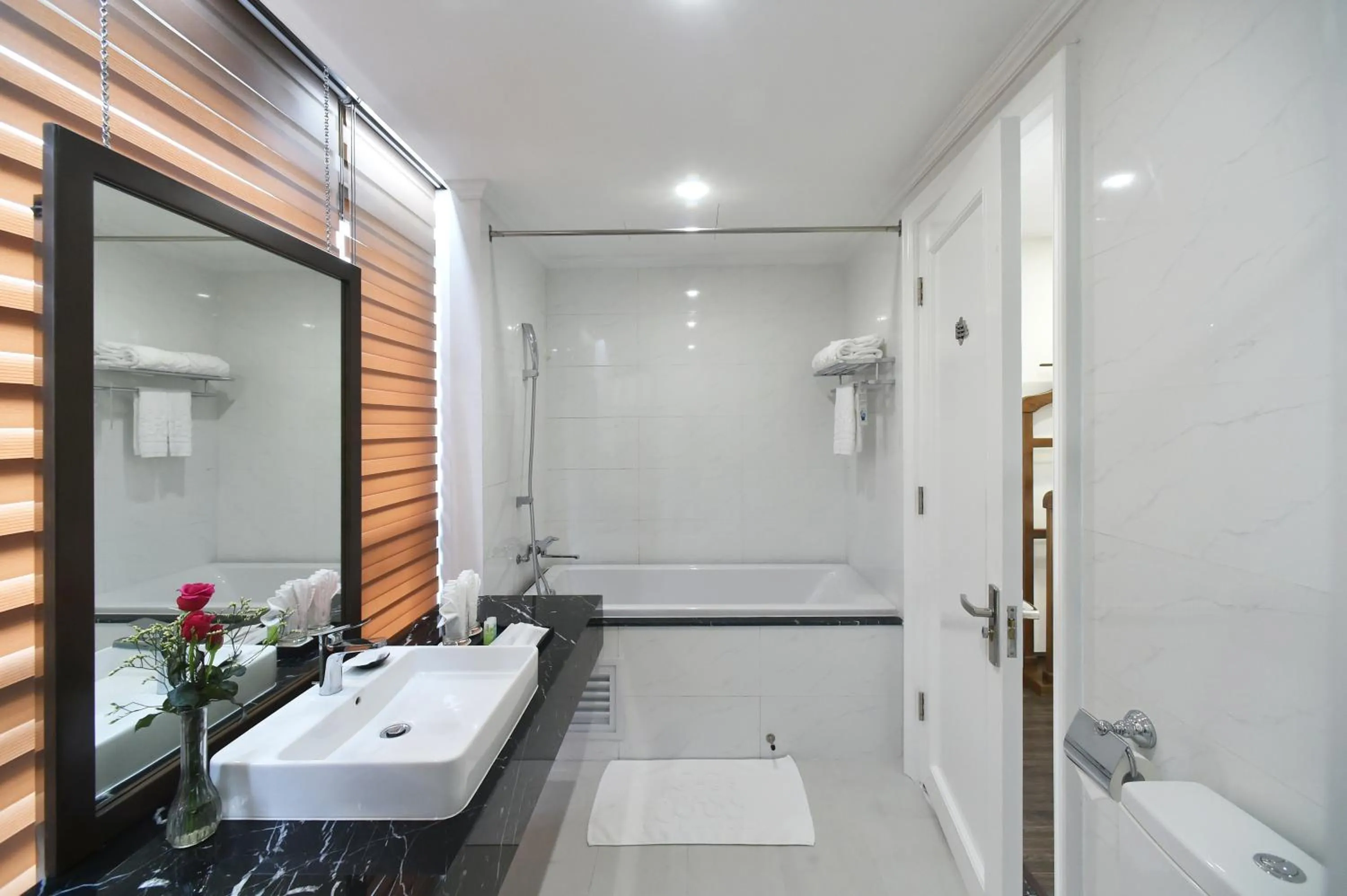 Bath in Garco Dragon Hotel 2