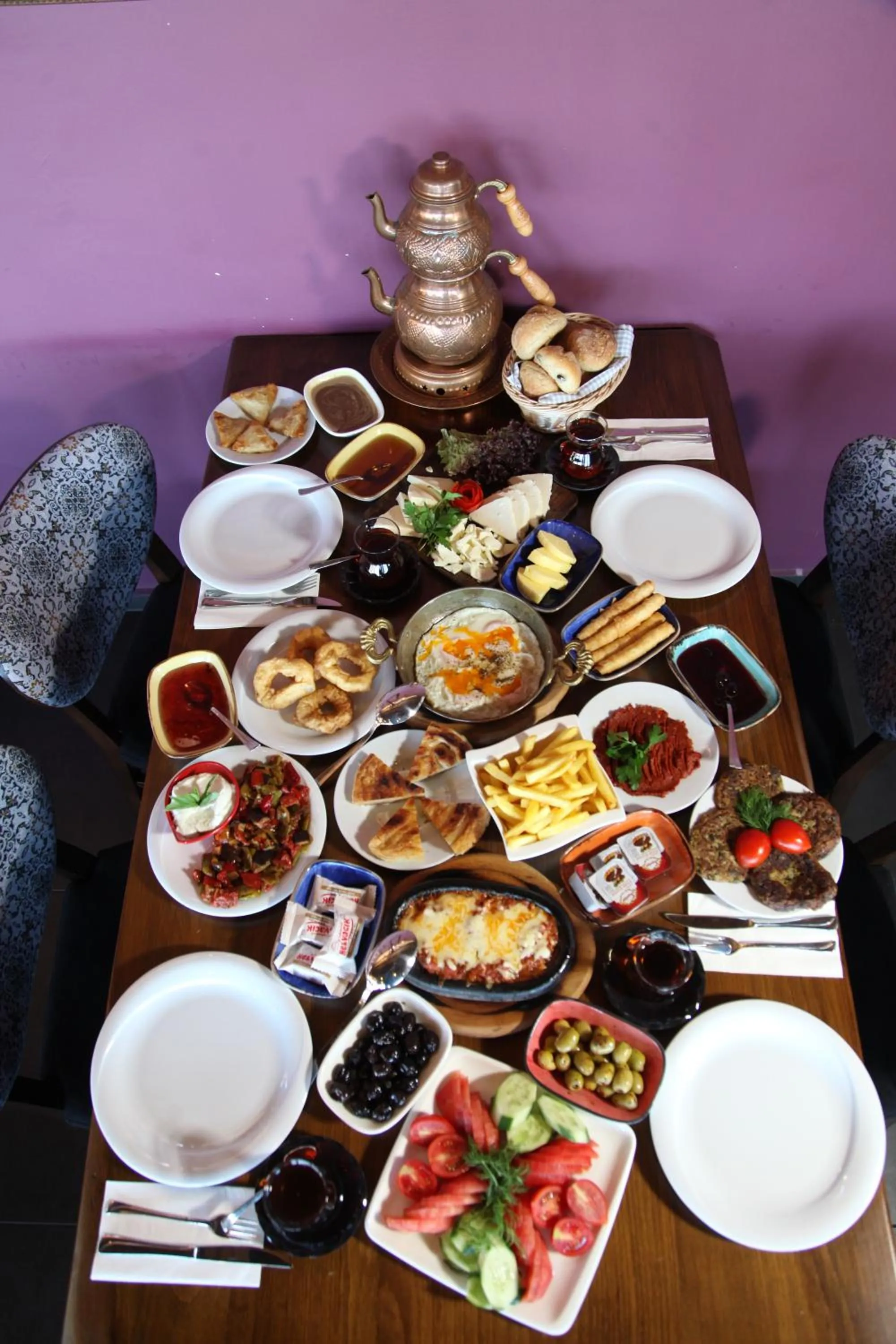 Restaurant/places to eat in AKCAKOCA EFTELYA OTEl