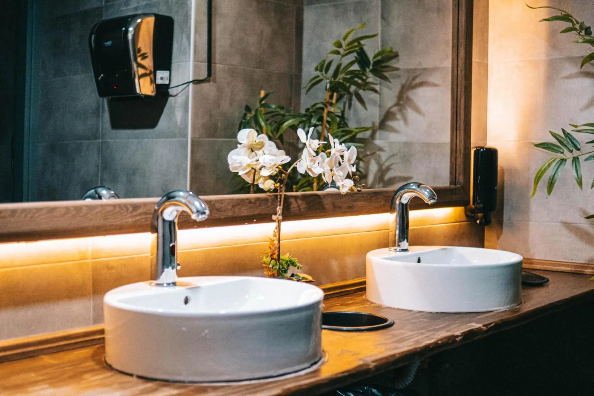 AKCAKOCA EFTELYA OTEl