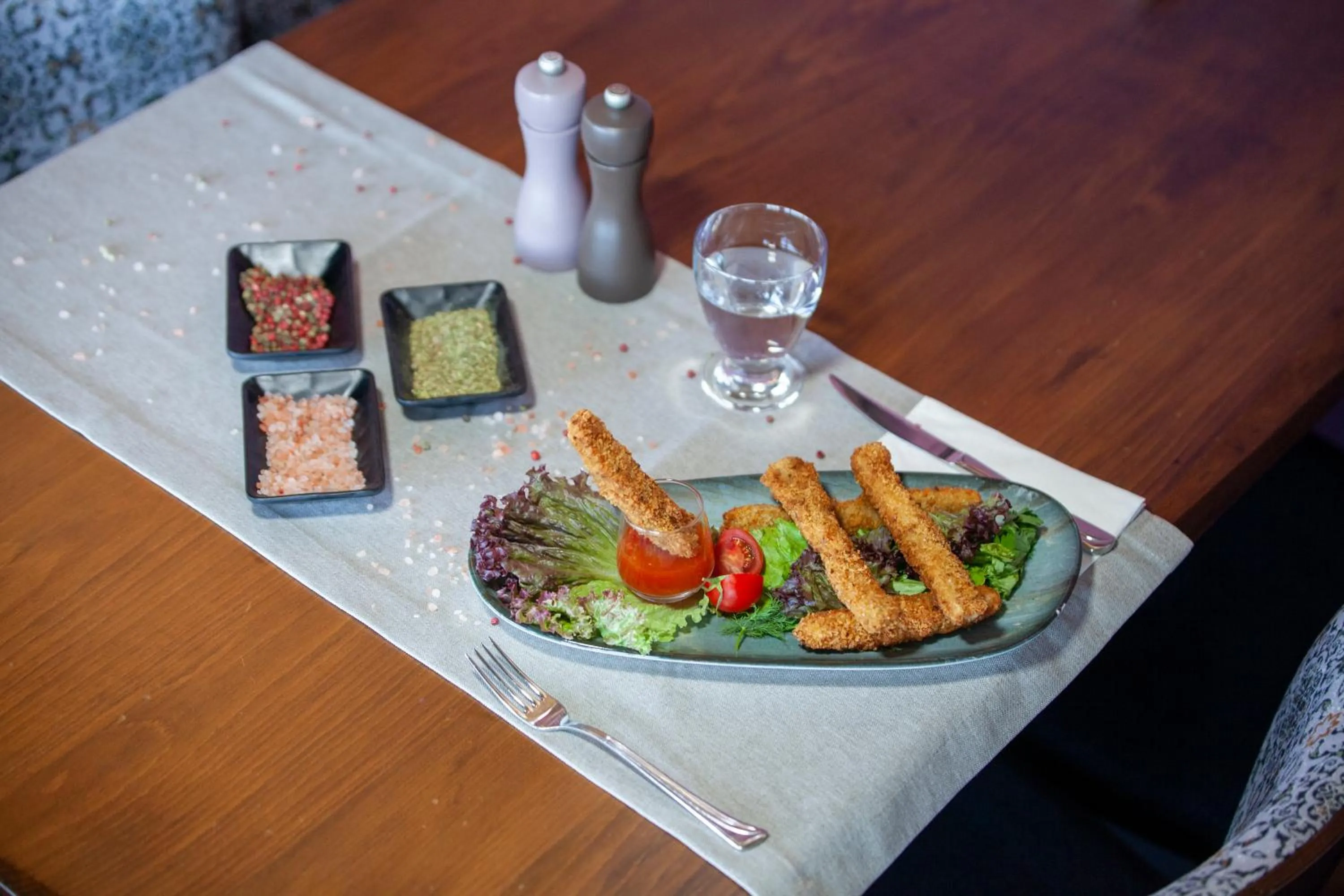 Restaurant/places to eat in AKCAKOCA EFTELYA OTEl