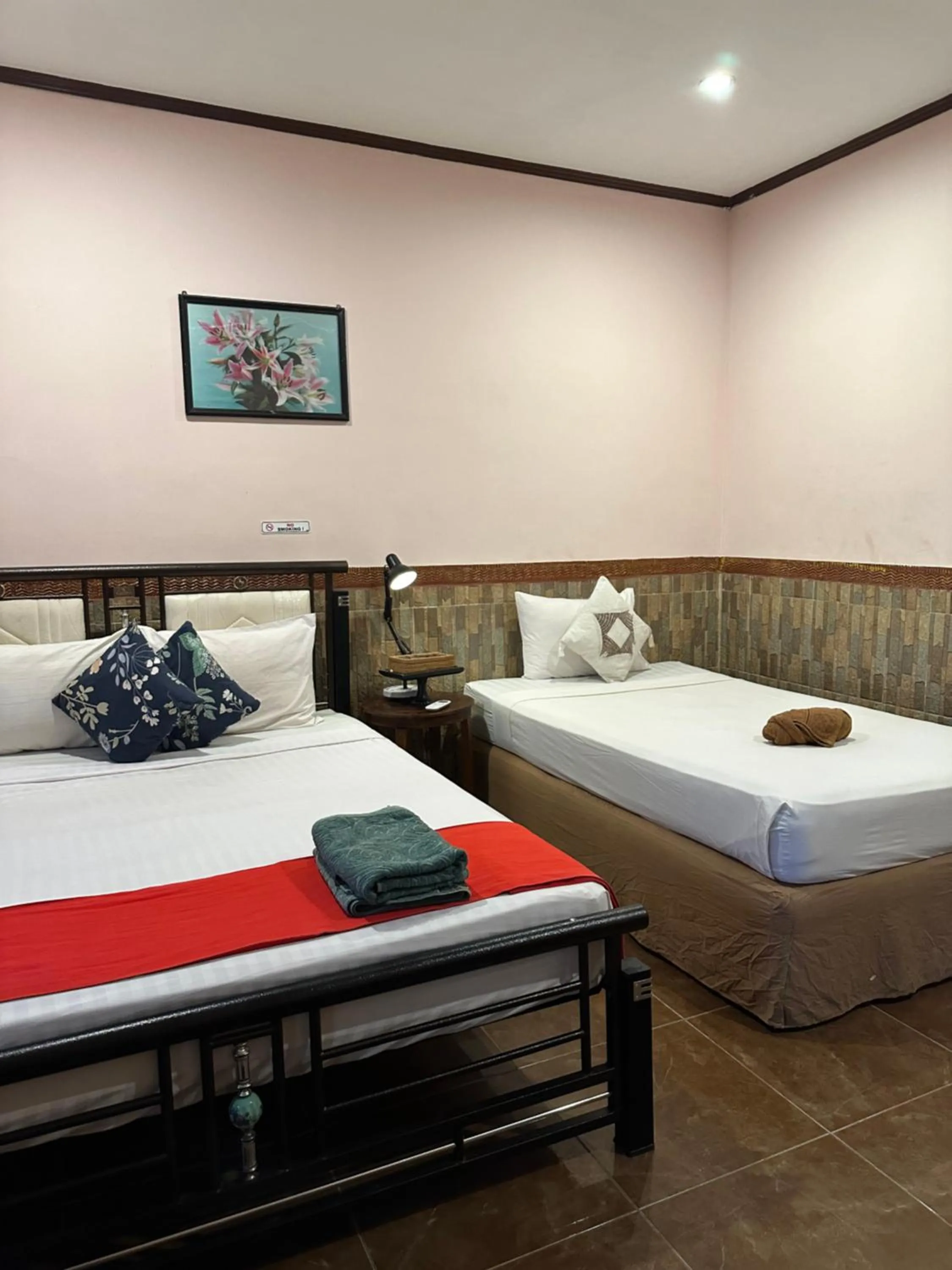 Bedroom, Bed in James Bungalow