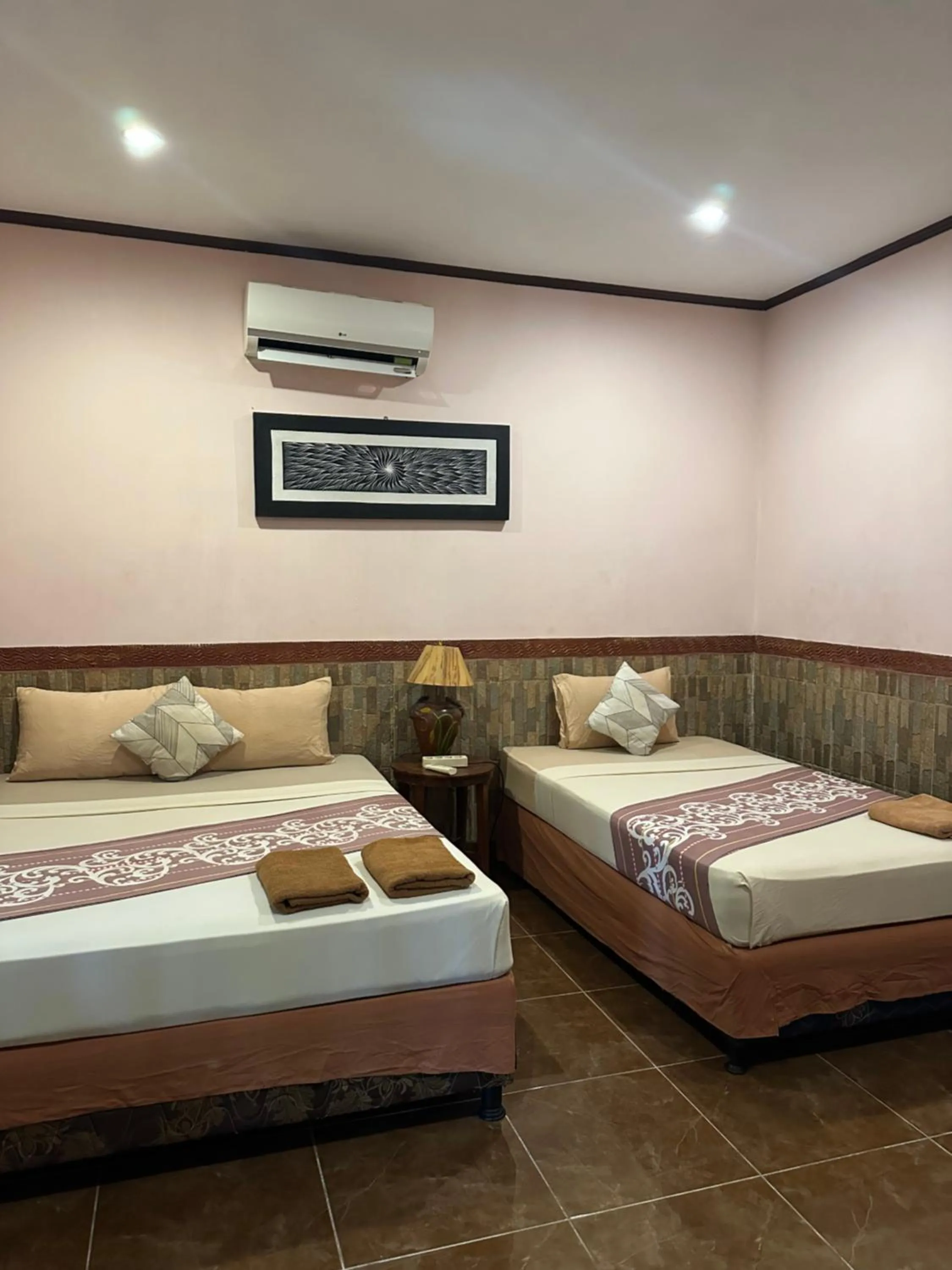 Bedroom, Bed in James Bungalow