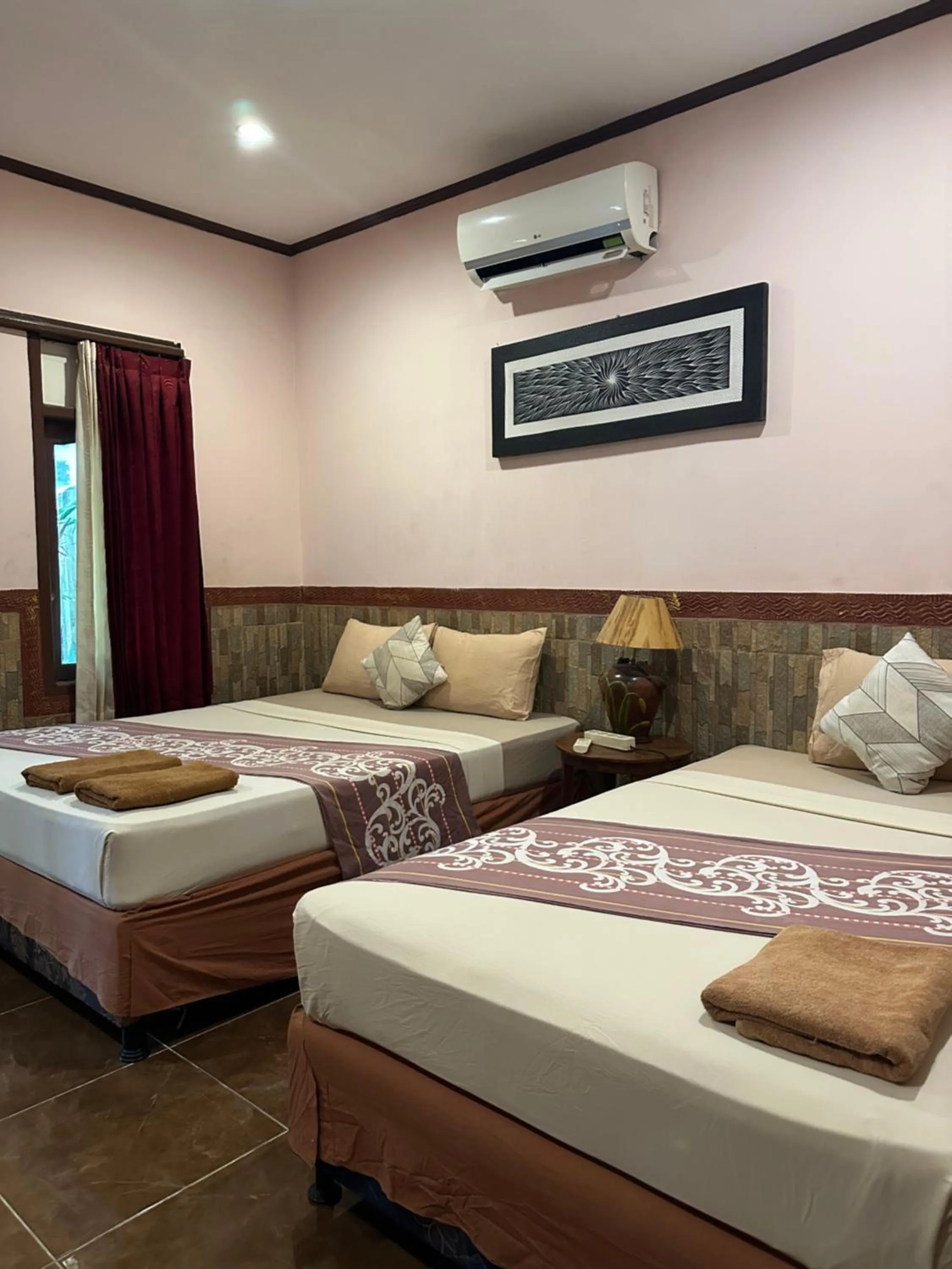 Bedroom, Bed in James Bungalow