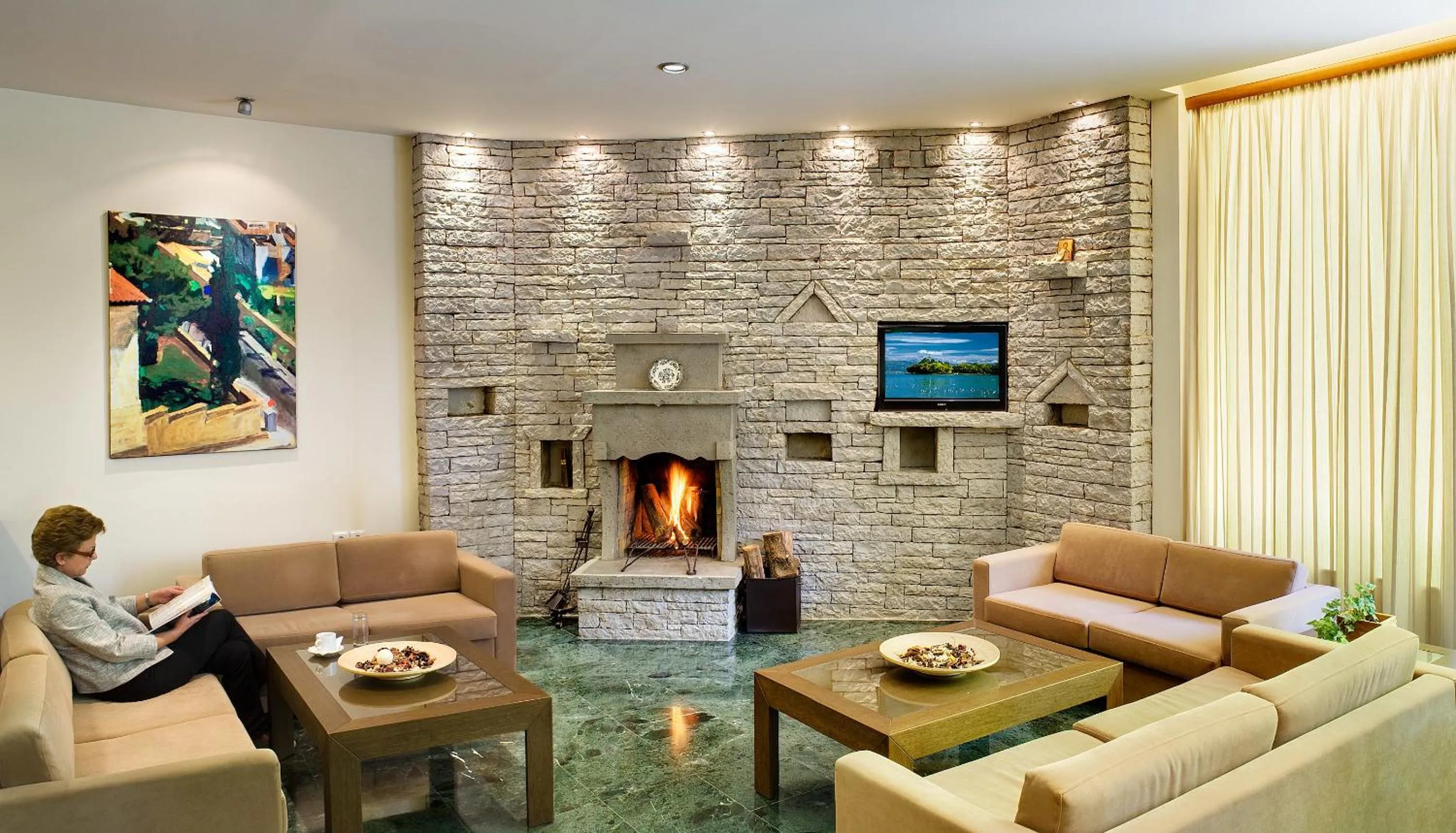 Communal lounge/ TV room in Dioni Hotel