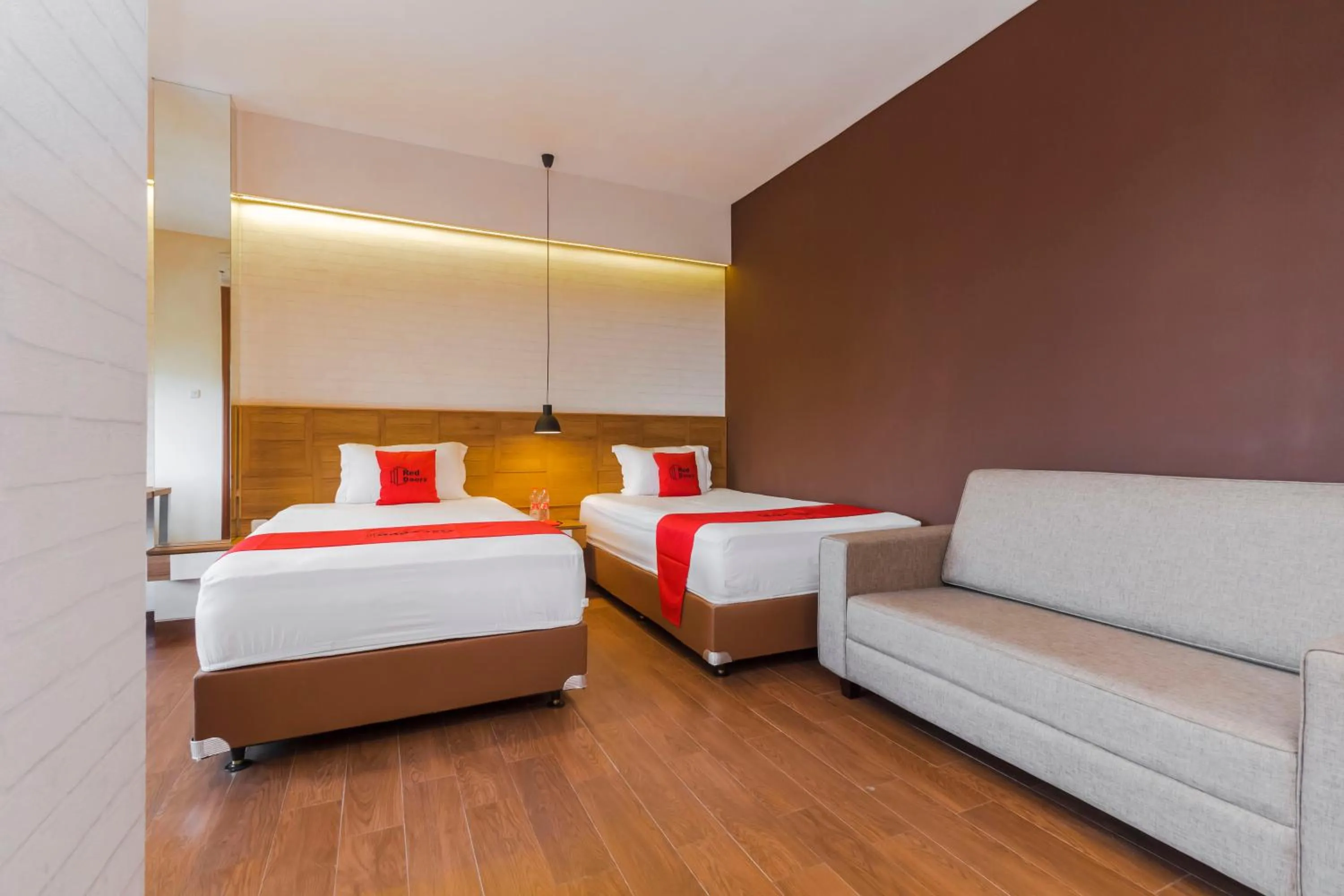 Bedroom, Bed in RedDoorz Plus @ CBD Bintaro