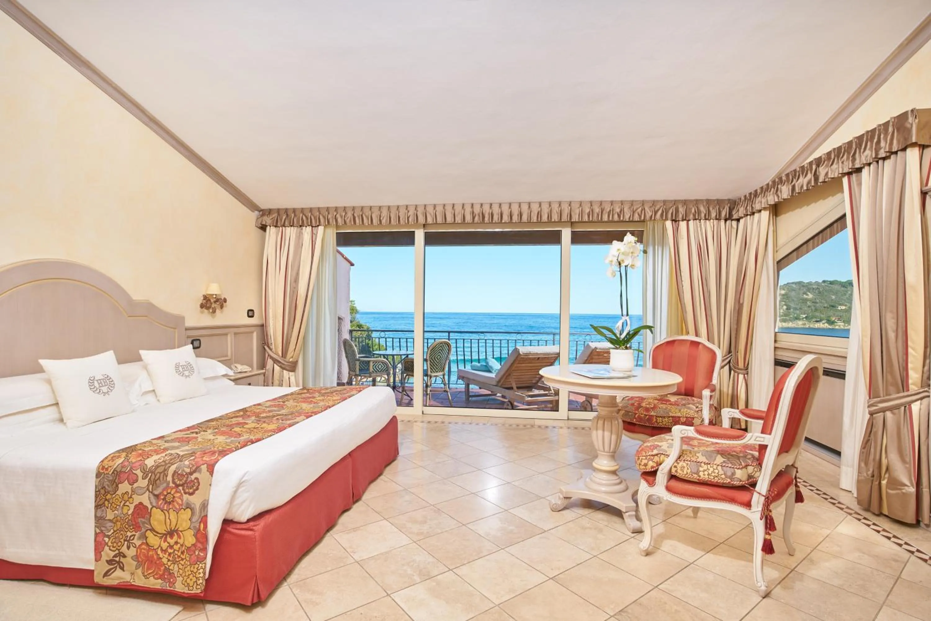 Photo of the whole room, Bed in Hotel Hermitage