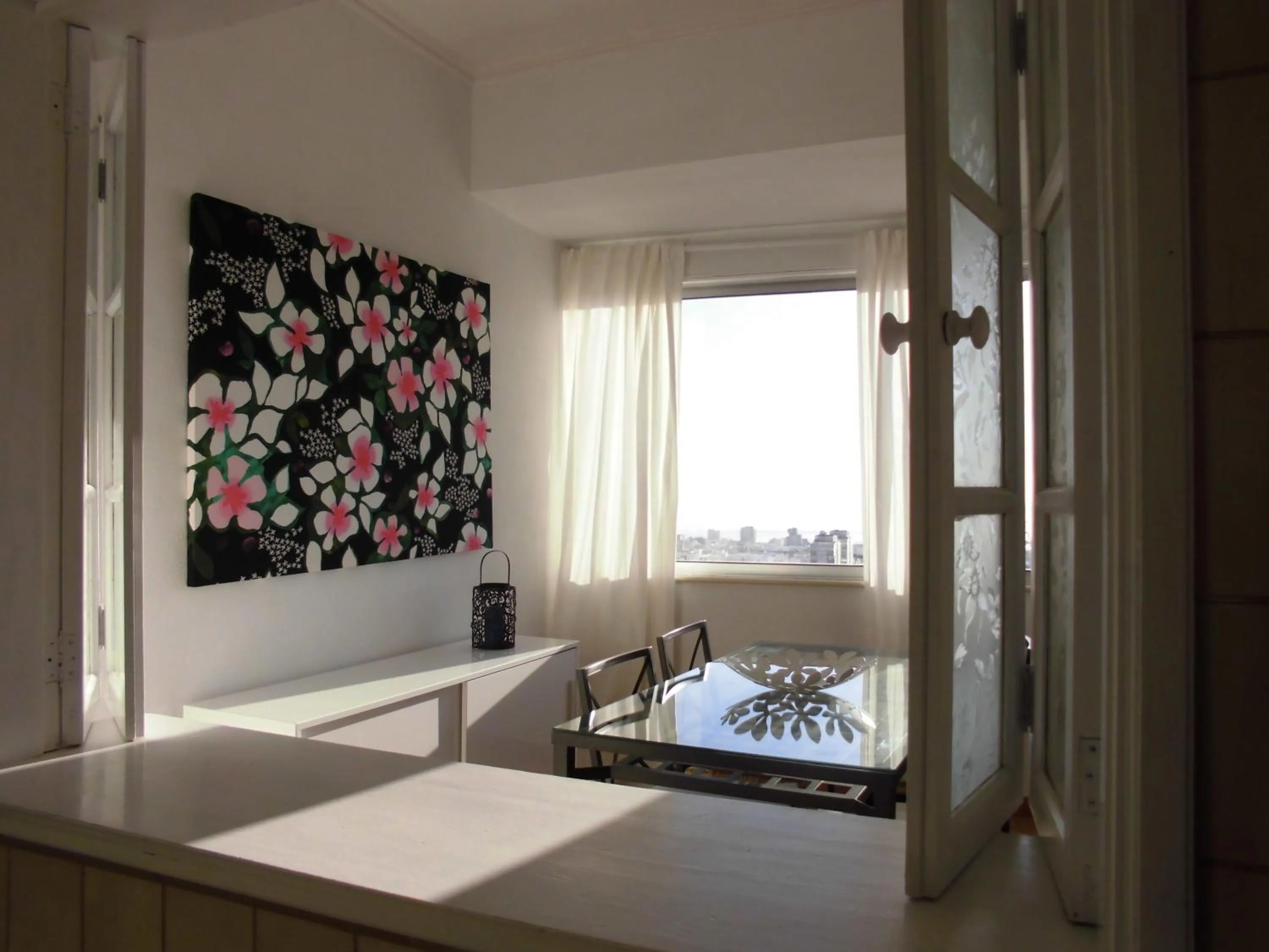 Dining area, Bed in Apartamentos Bruja