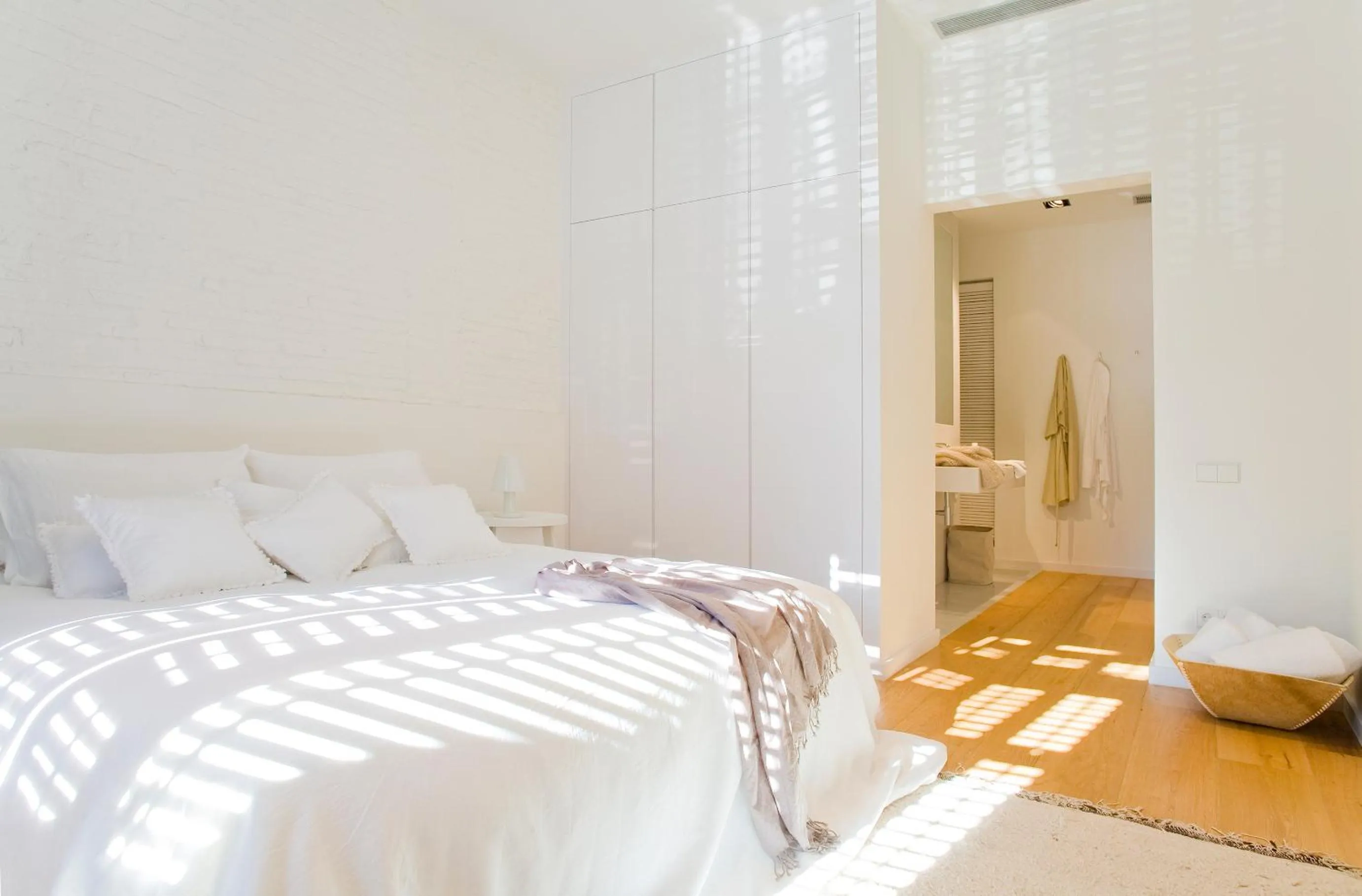 Bedroom, Bed in DestinationBCN Universitat Apartments