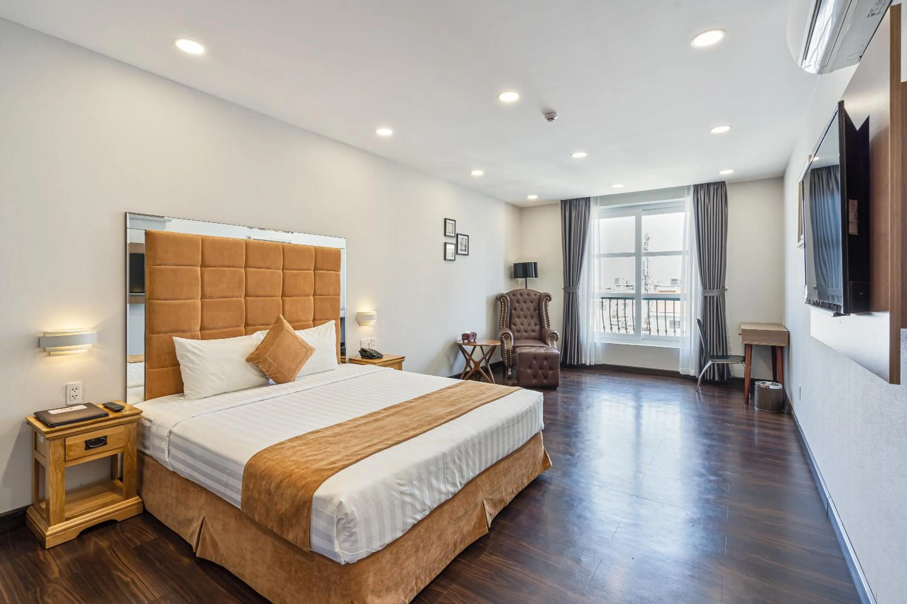 Bed in Emerald Central