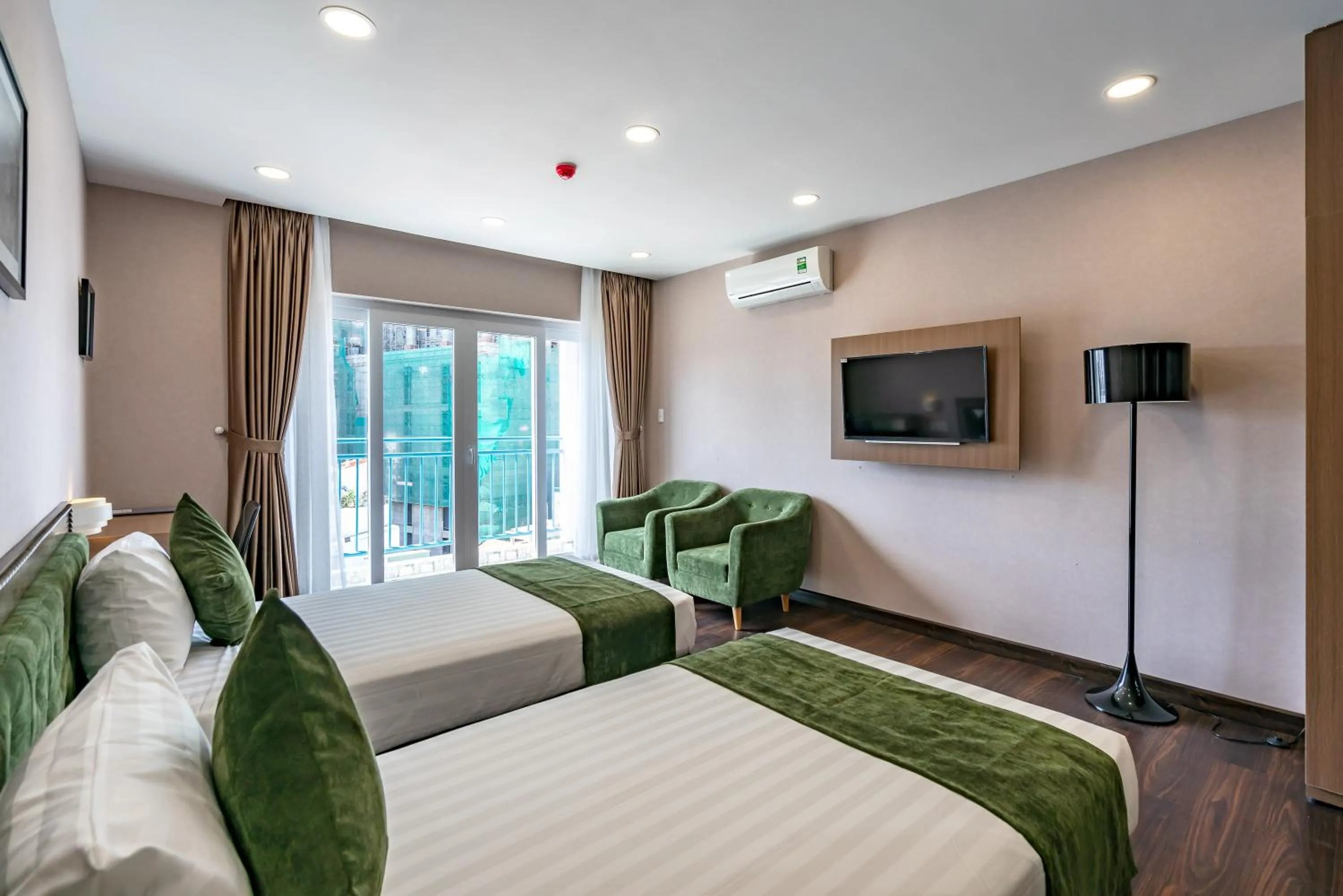 Bed in Emerald Central