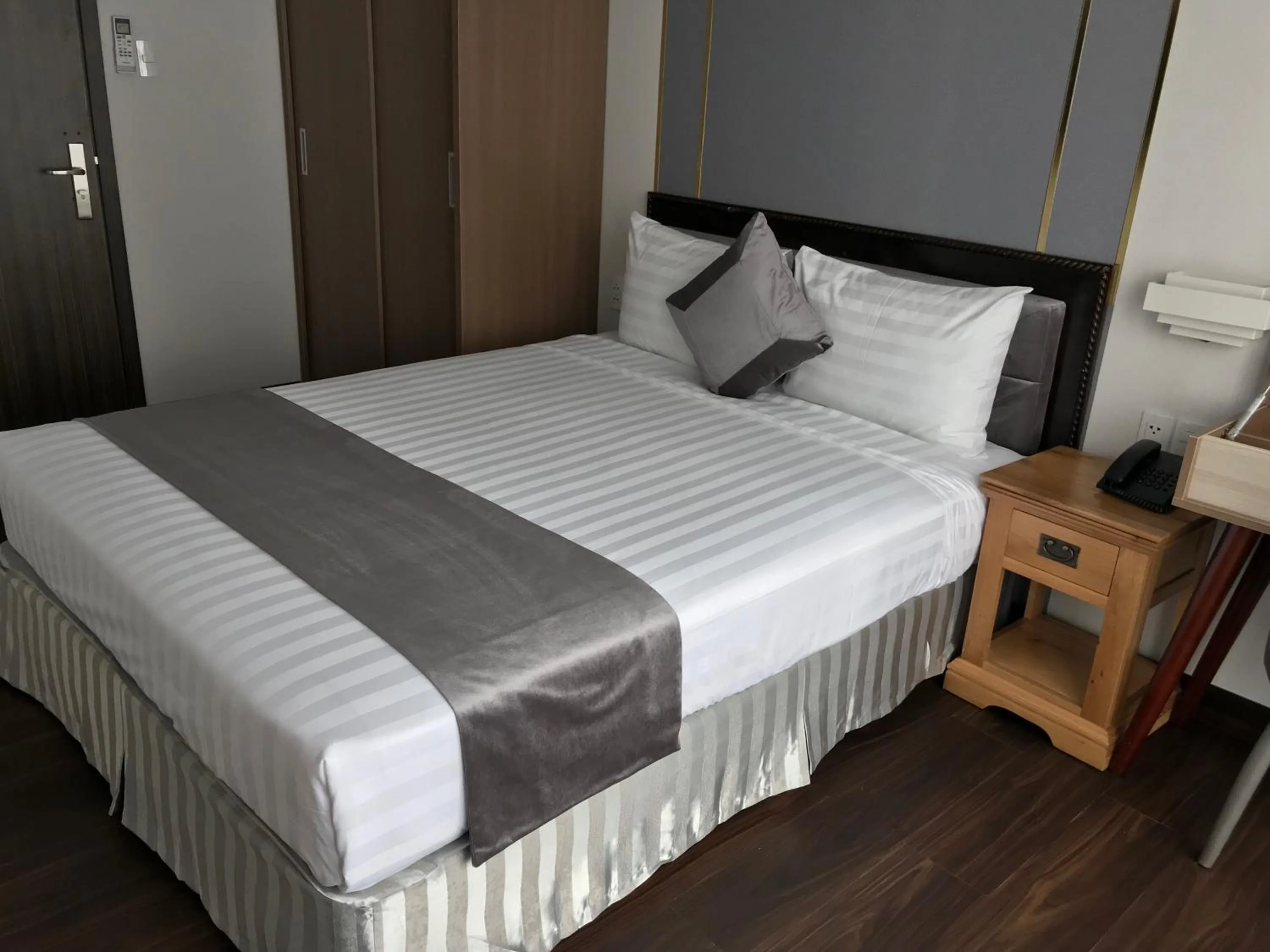 Bed in Emerald Central