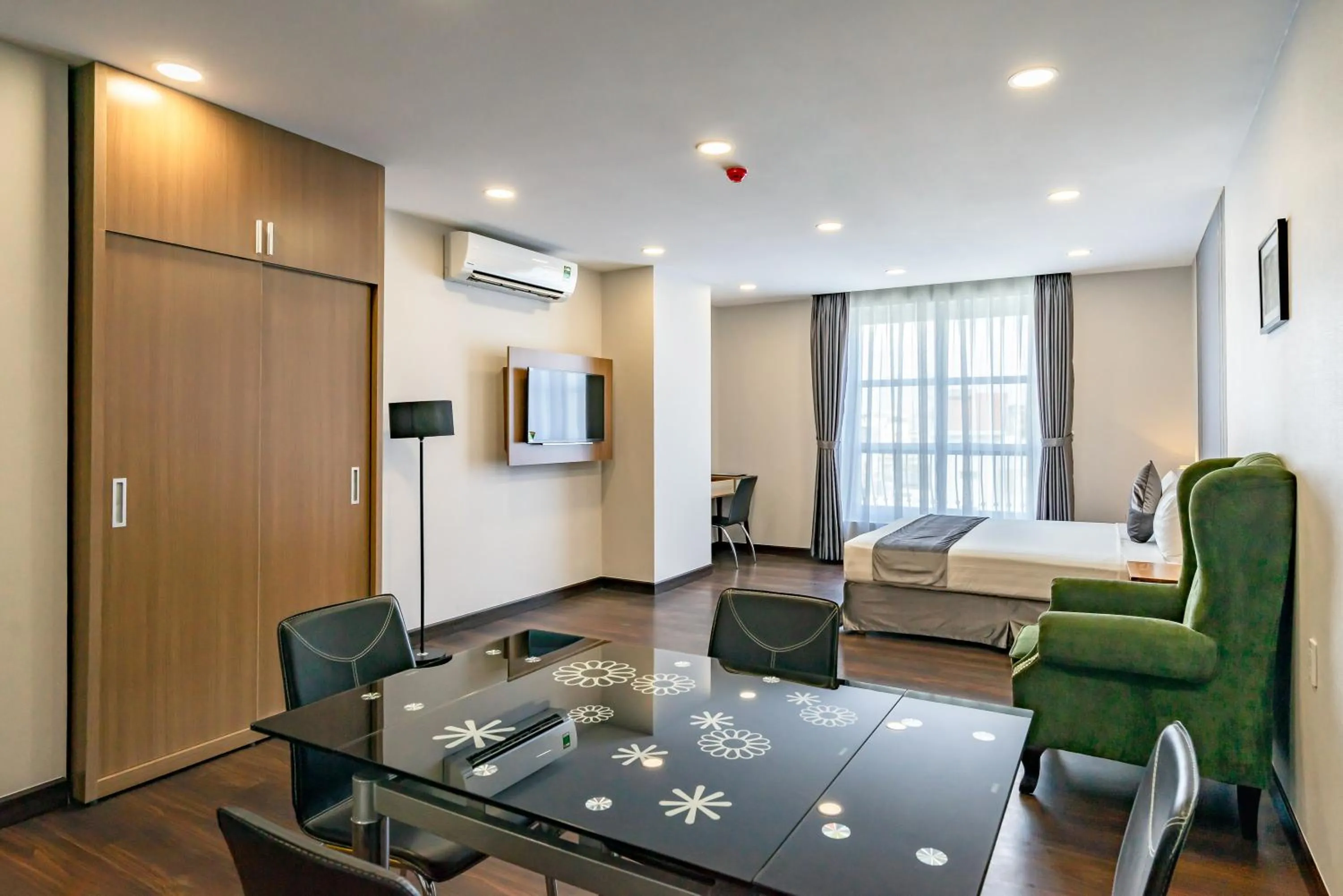 Bed in Emerald Central