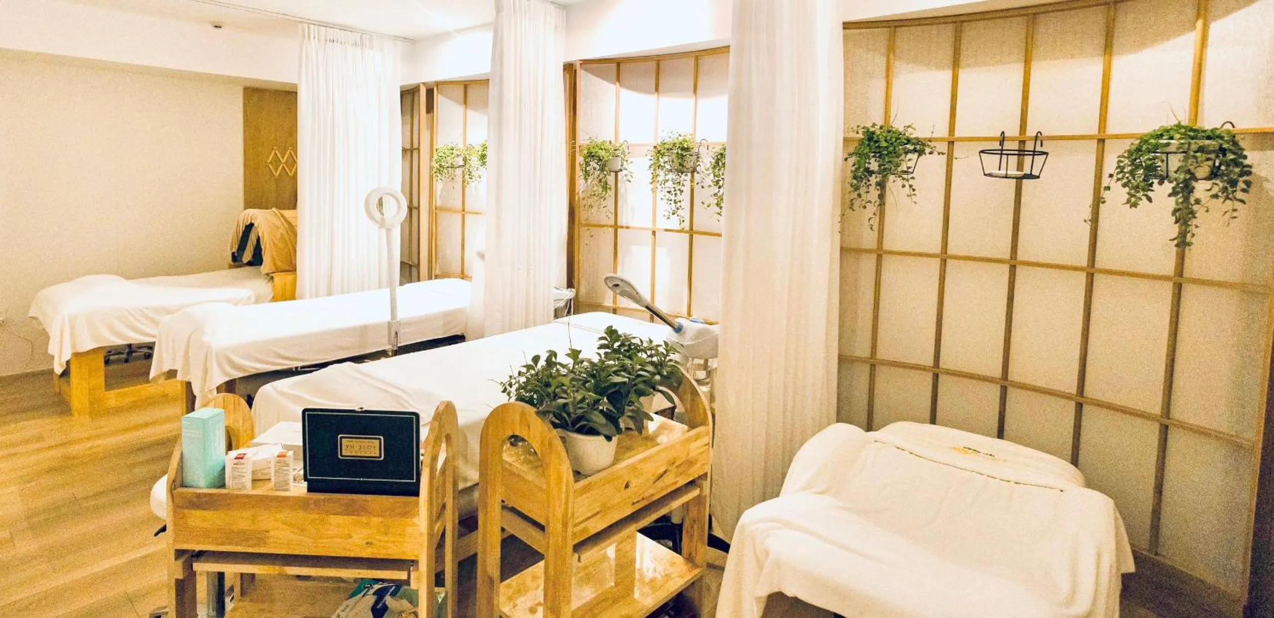 Massage, Bed in Emerald Central