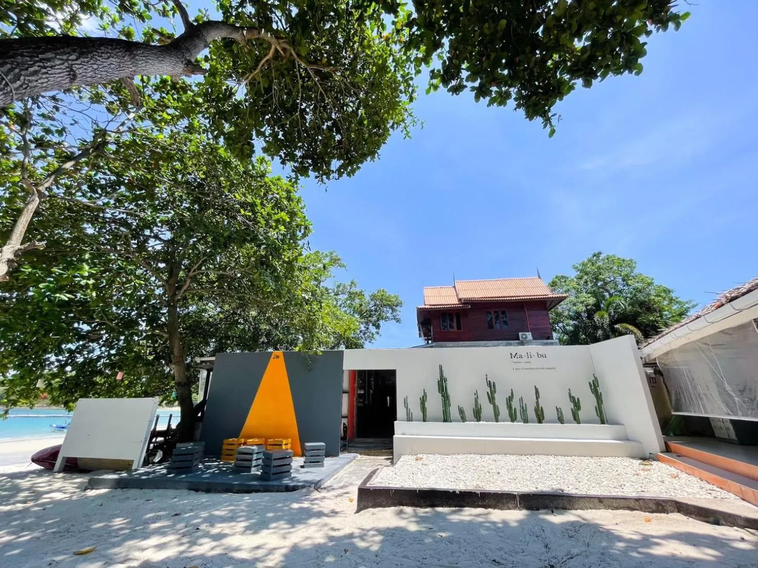 Property building in Malibu Samed Resort