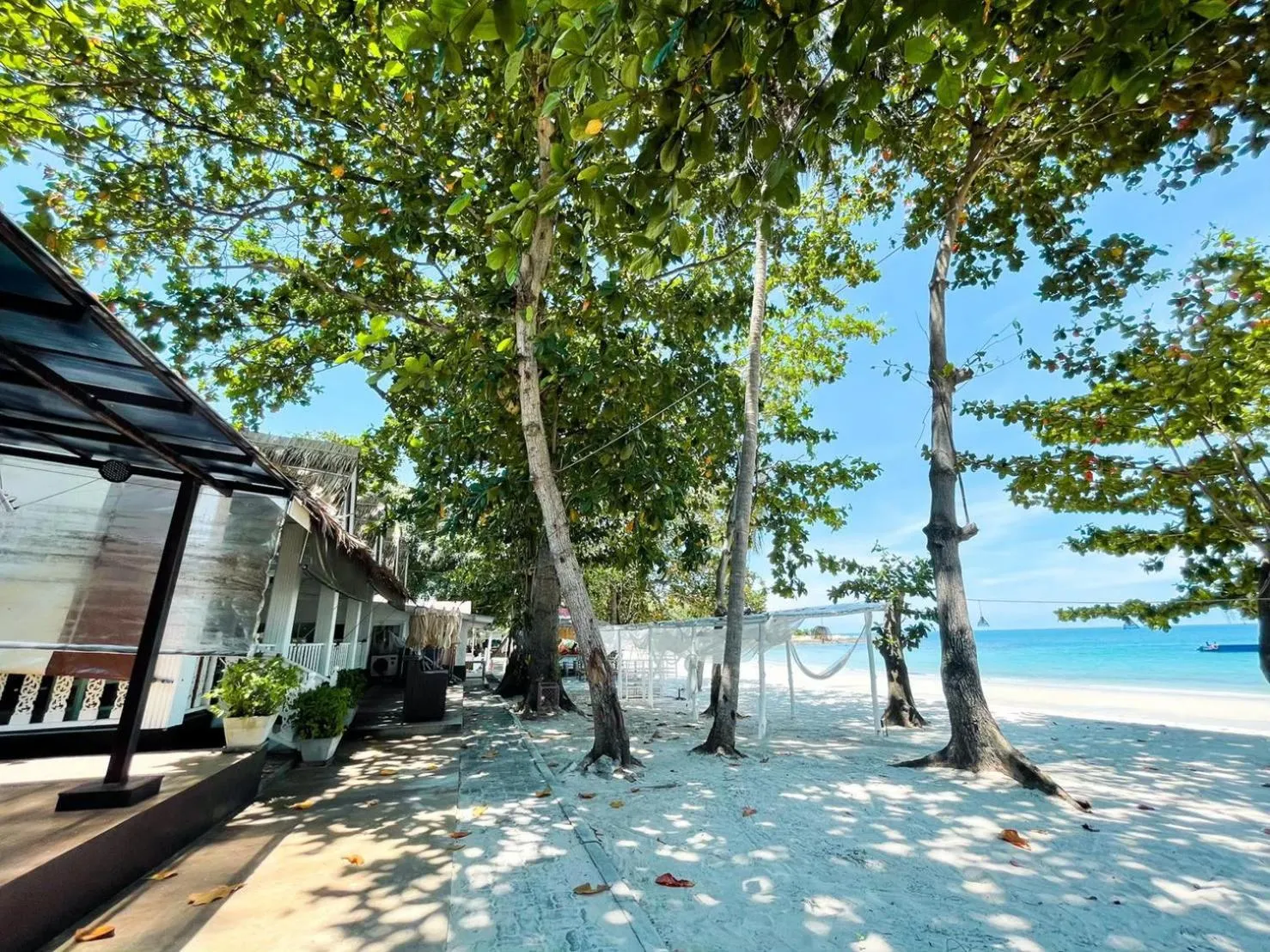 Beach in Malibu Samed Resort