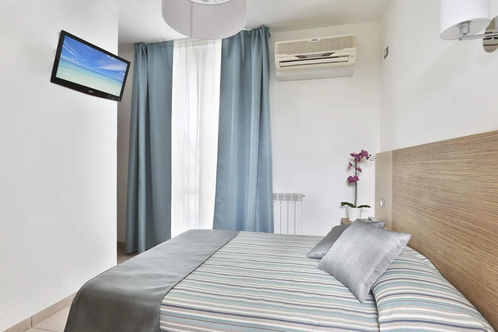 Bed in Hotel Nuovo Tirreno