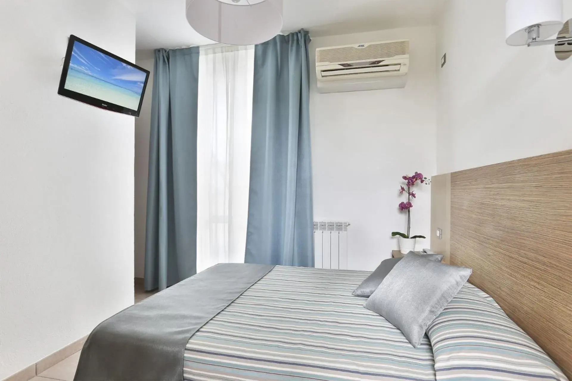 Deluxe Single Room with Balcony in Hotel Nuovo Tirreno Deluxe Single Room with Balcony in Hotel Nuovo Tirreno