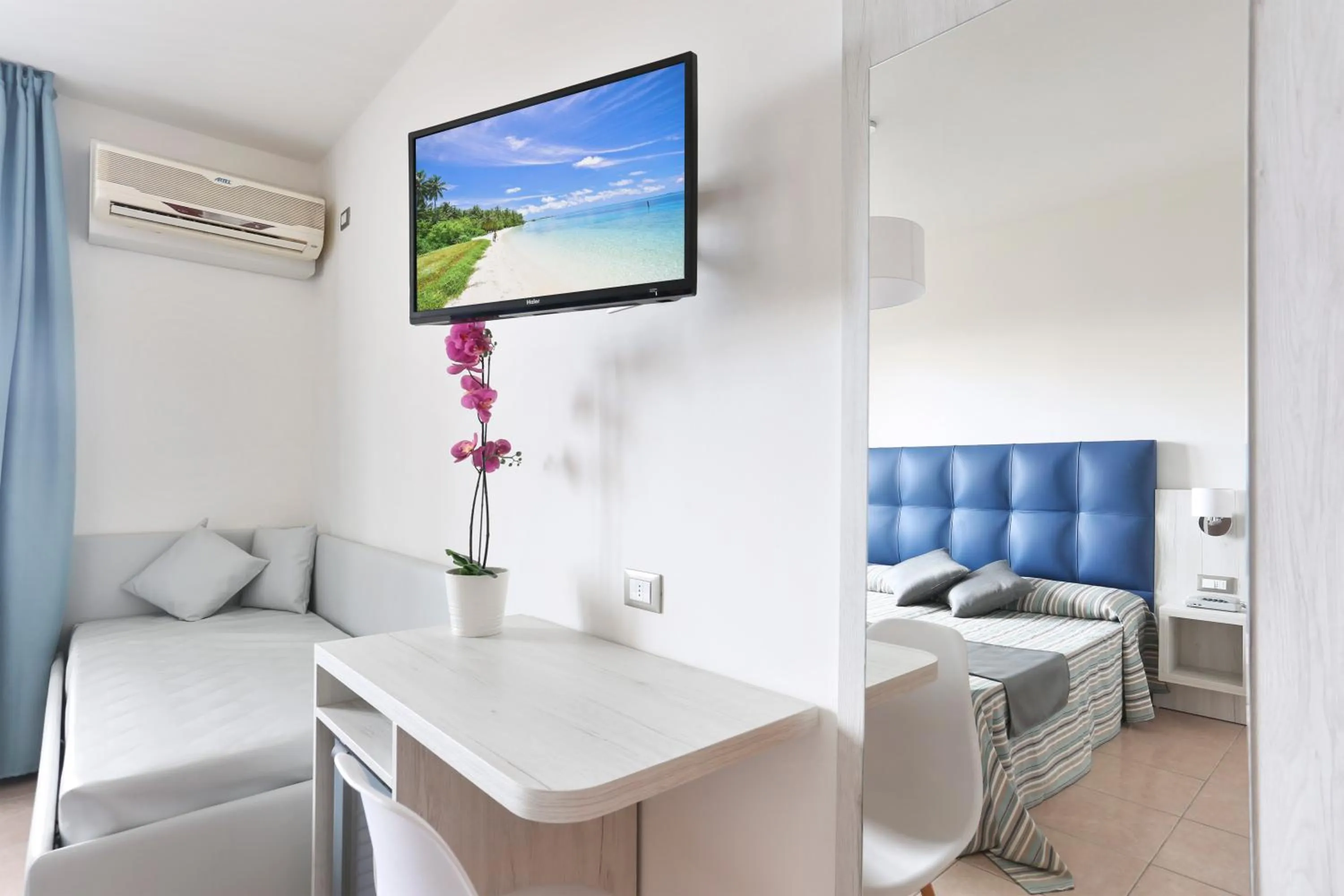 Balcony/Terrace, Bed in Hotel Nuovo Tirreno