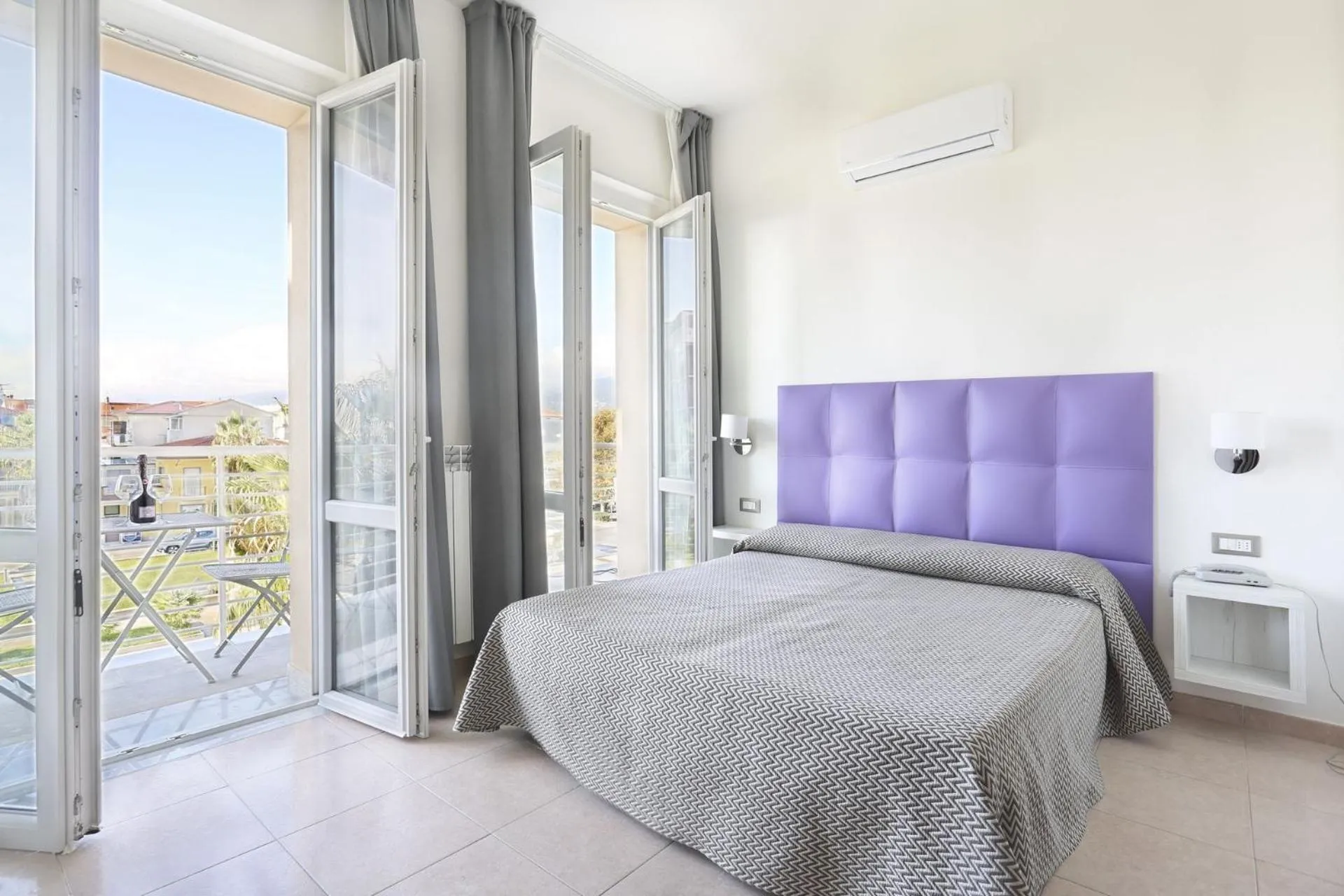 Balcony/Terrace, Bed in Hotel Nuovo Tirreno