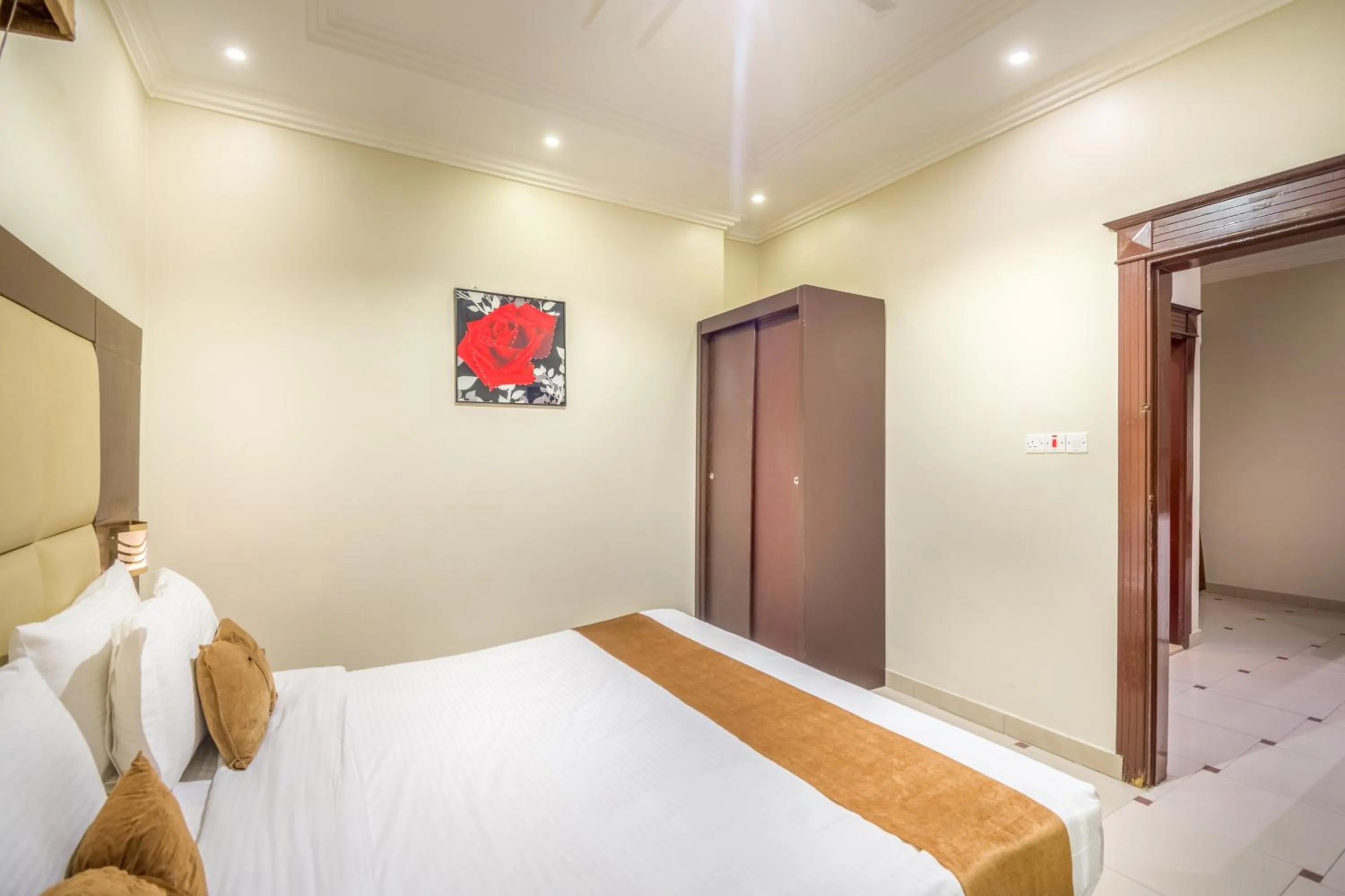 Bedroom, Bed in Al Muhaidb Hotel Apartments 24