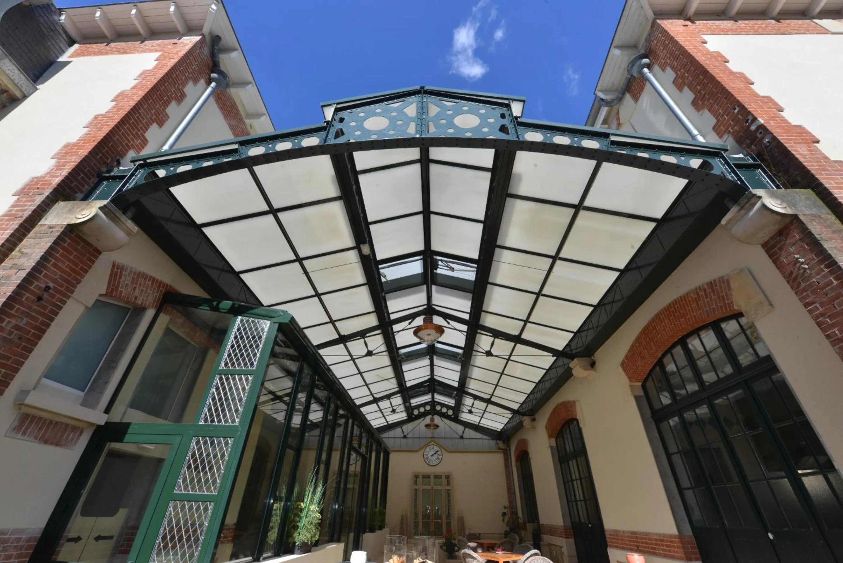 Patio in Hotel Castel Jeanson