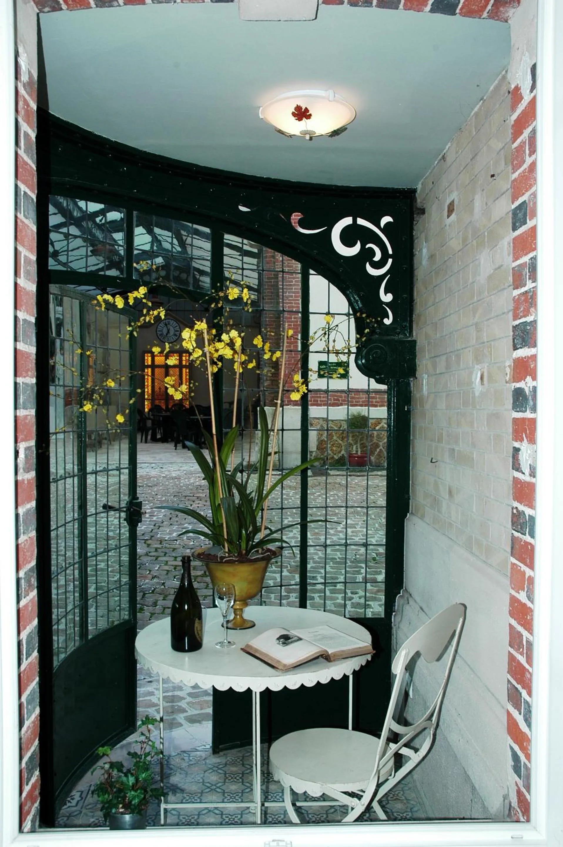 Patio in Hotel Castel Jeanson