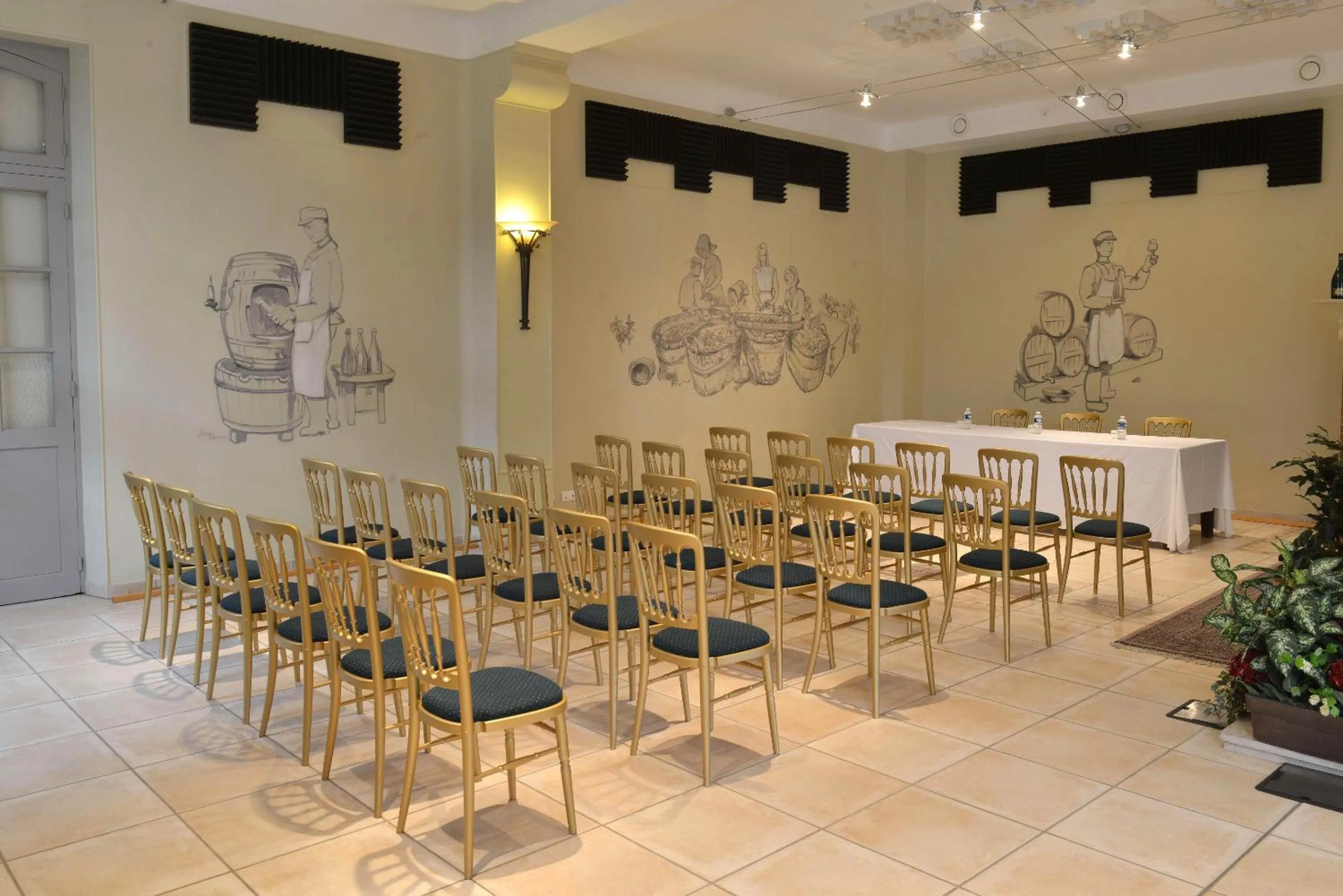 Meeting/conference room in Hotel Castel Jeanson