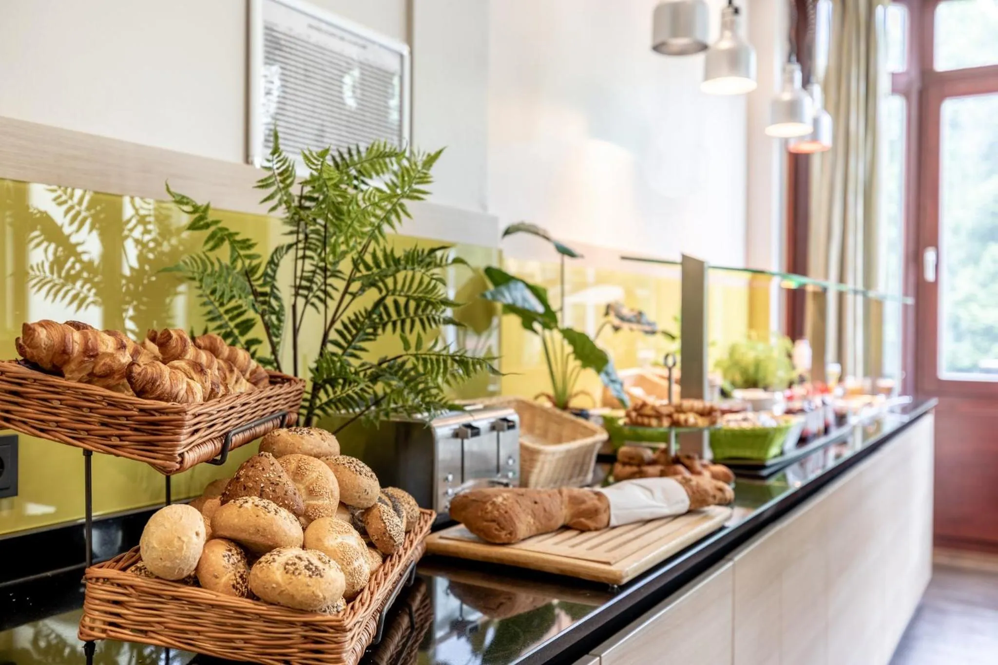 Restaurant/places to eat in Garner Hotel Osnabrück by IHG